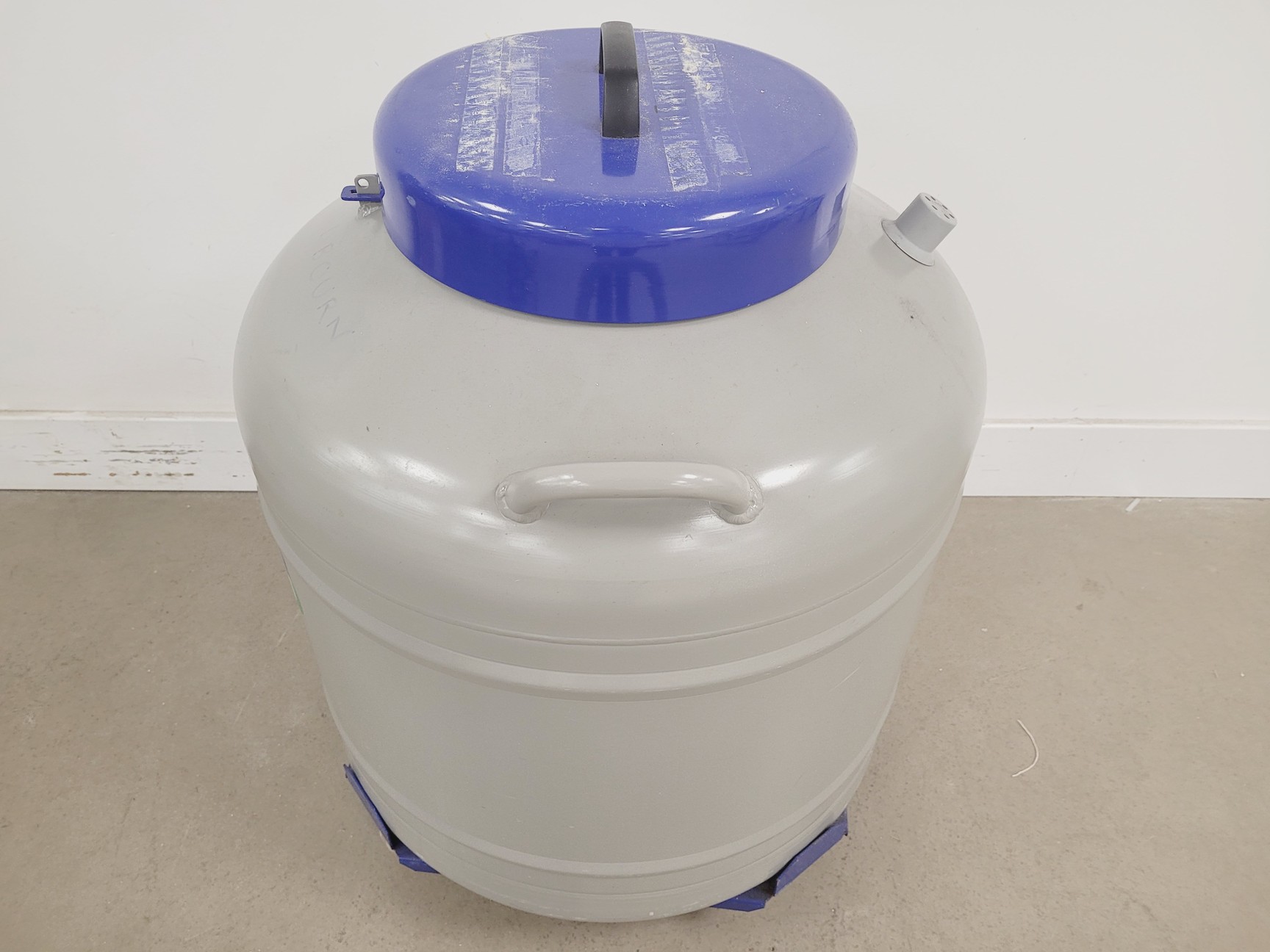 Image of Statbourne Biorack 3000 Liquid Nitrogen Sample Storage Dewar Lab