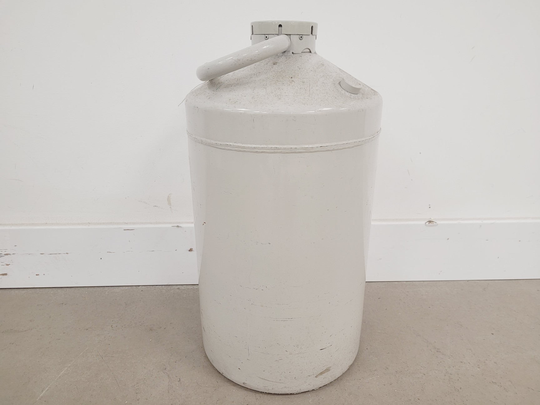 Image of Union Carbide Liquid Nitrogen Dewar Lx28 Wx28 Hx60cm Lab