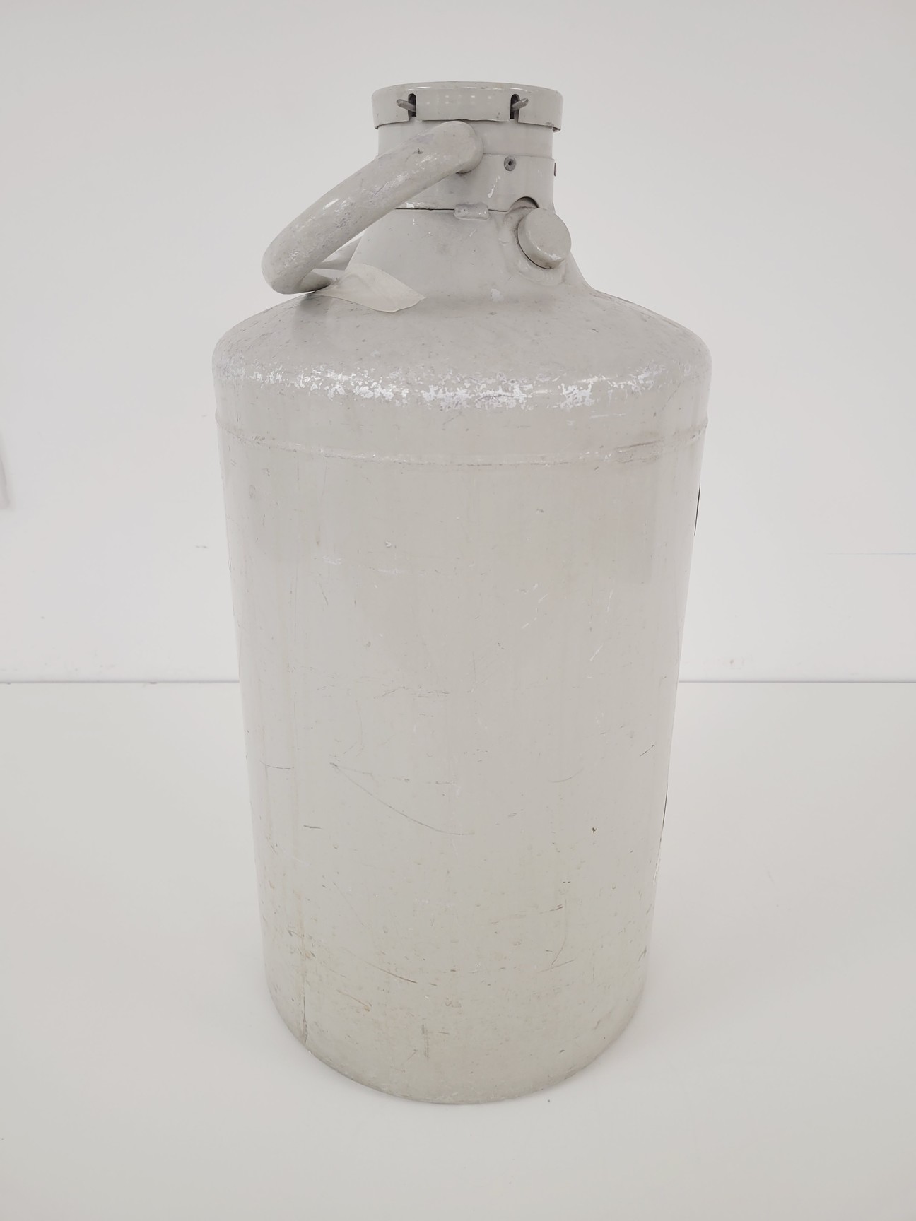 Image of Union Carbide Liquid Nitrogen Dewar Lab