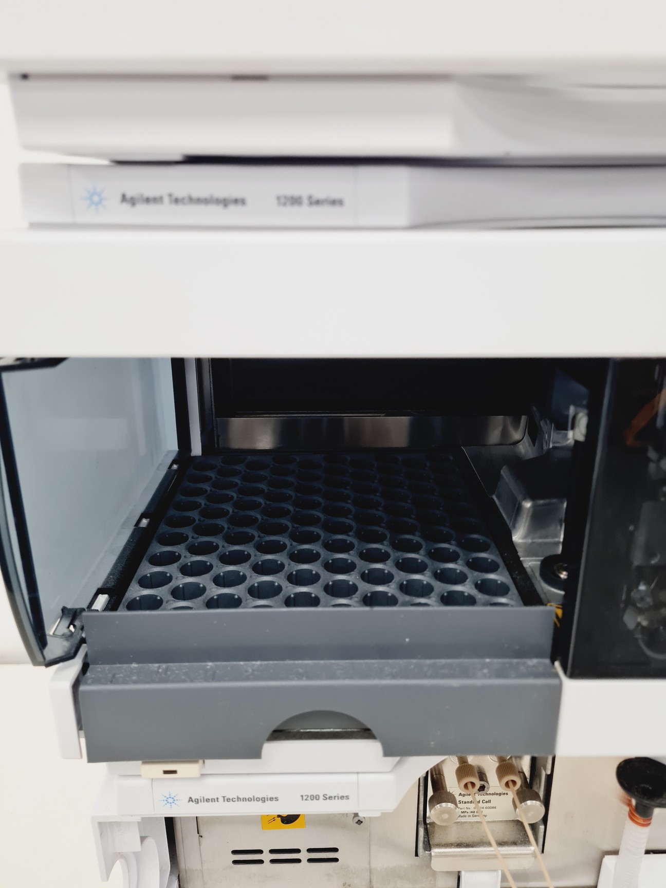 Image of Agilent Technologies 1200 Series HPLC System - G1310A G1314B, G1329A Lab