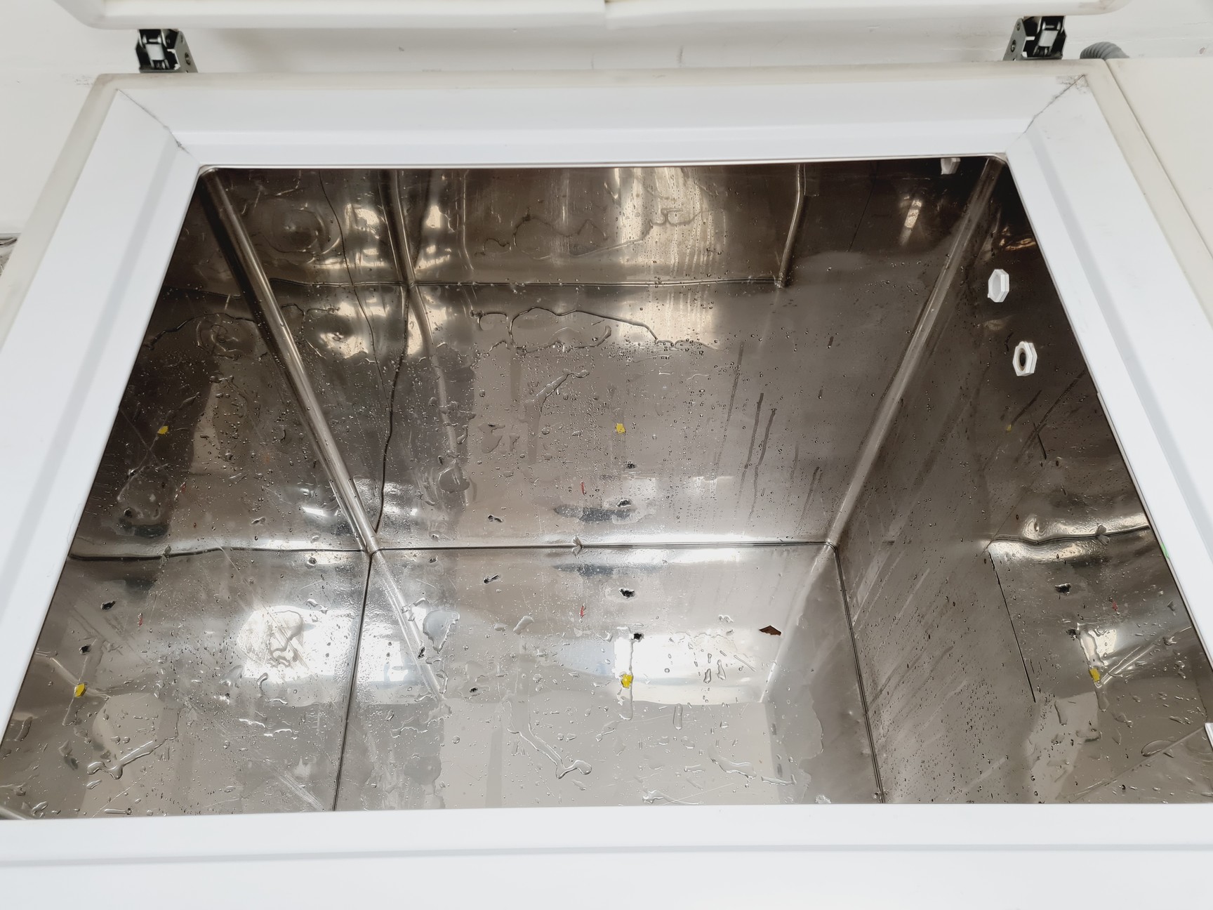 Image of New Brunswick C34085 -85ºc Chest Freezer Lab