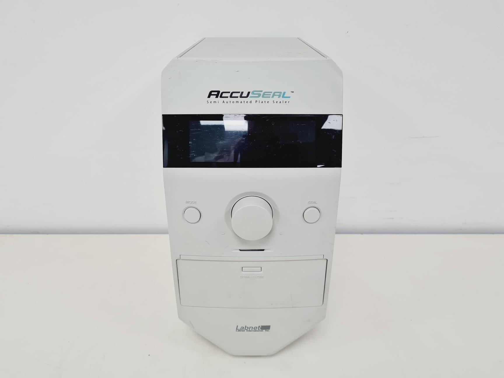 Image of LabNet Accuseal Semi-Automated Plate Heat-Sealer Lab