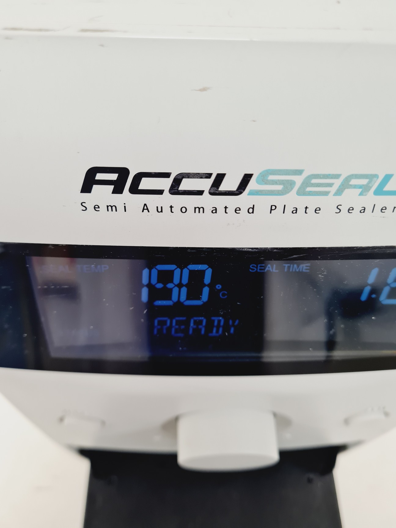 Image of LabNet Accuseal Semi-Automated Plate Heat-Sealer Lab