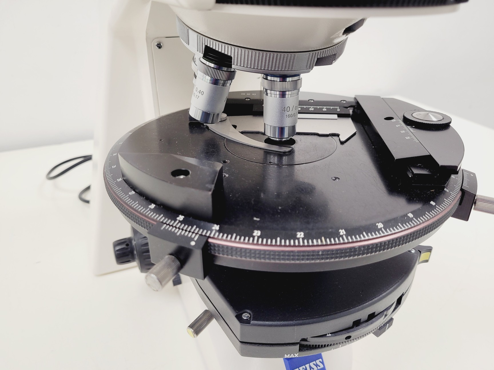 Image of Zeiss AxioSkop 2  Microscope w/ 3 x Objectives 20/40/100x Lab
