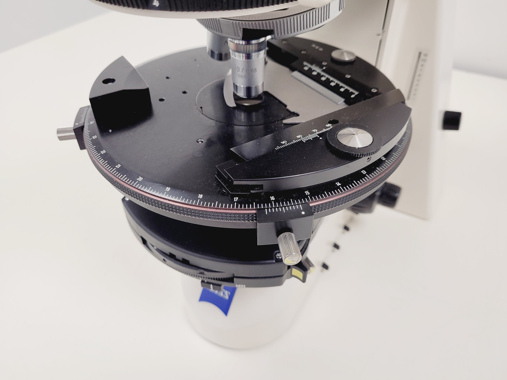 Image of Zeiss AxioSkop 2  Microscope w/ 3 x Objectives 20/40/100x Lab