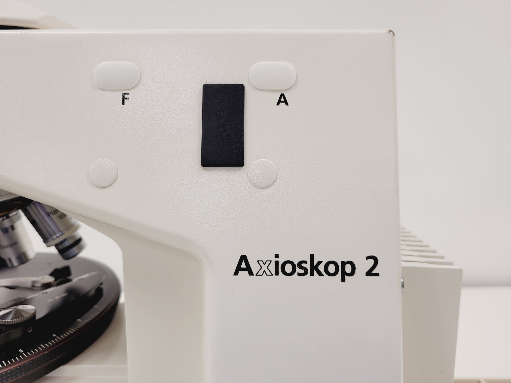 Image of Zeiss AxioSkop 2  Microscope w/ 3 x Objectives 20/40/100x Lab