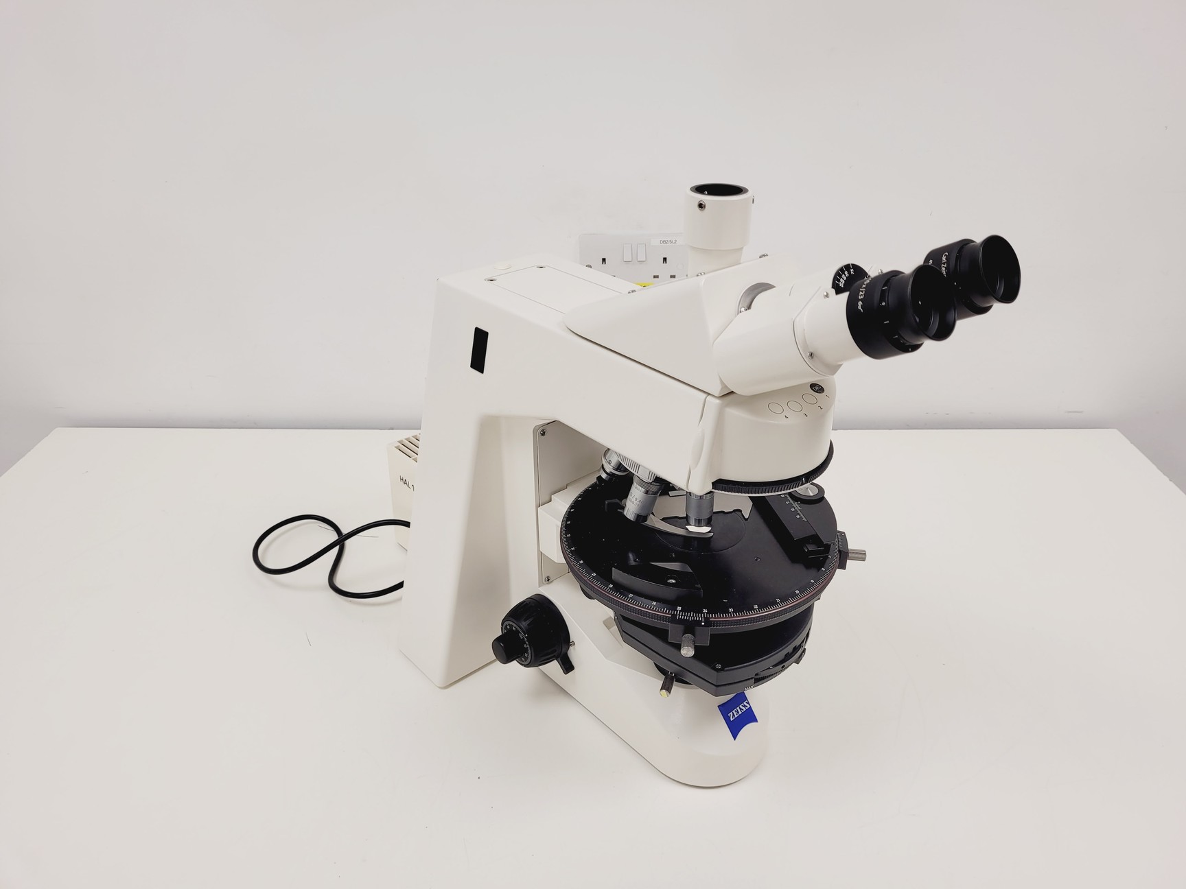 Image of Zeiss AxioSkop 2  Microscope w/ 3 x Objectives 20/40/100x Lab