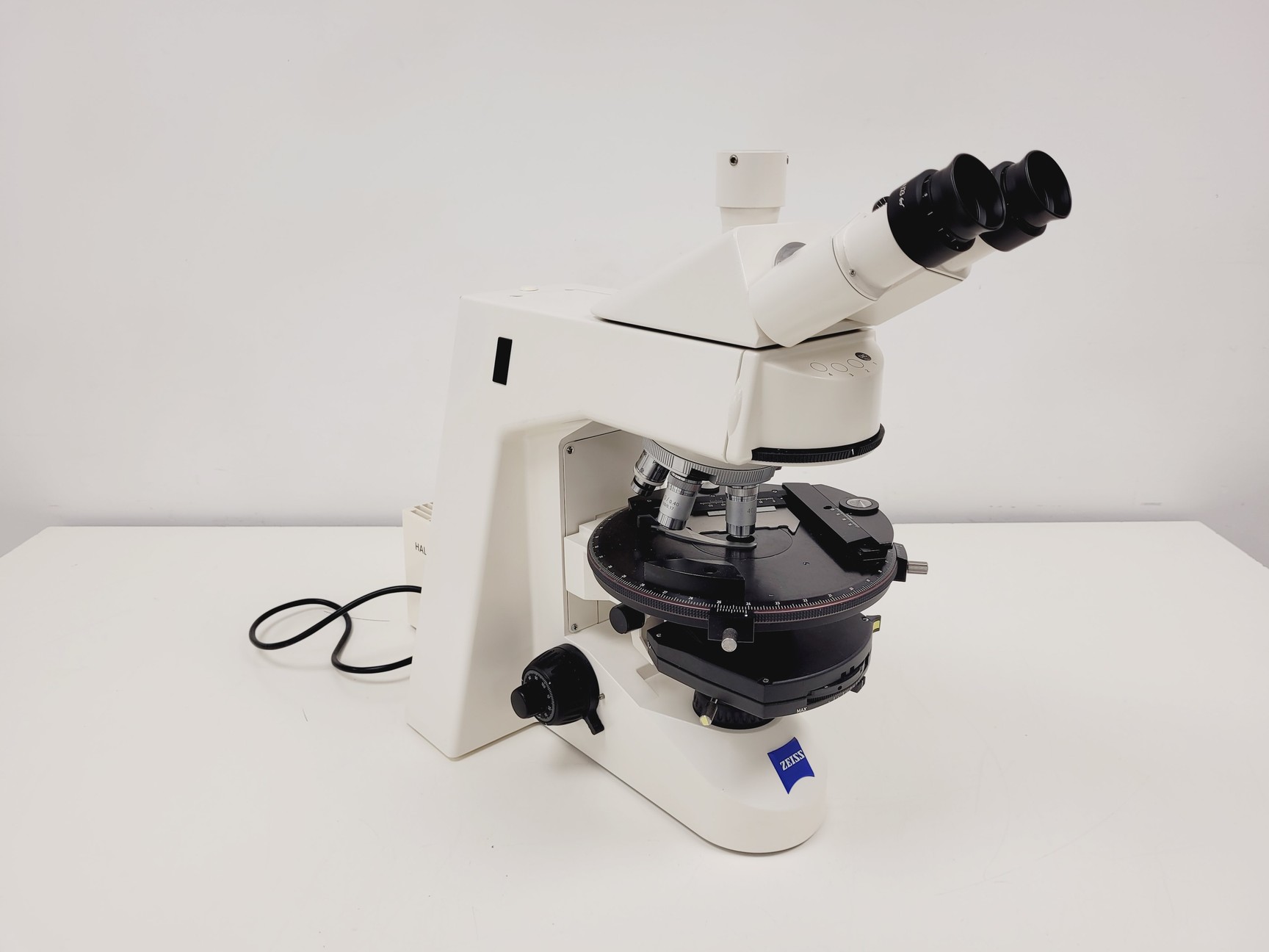 Image of Zeiss AxioSkop 2  Microscope w/ 3 x Objectives 20/40/100x Lab