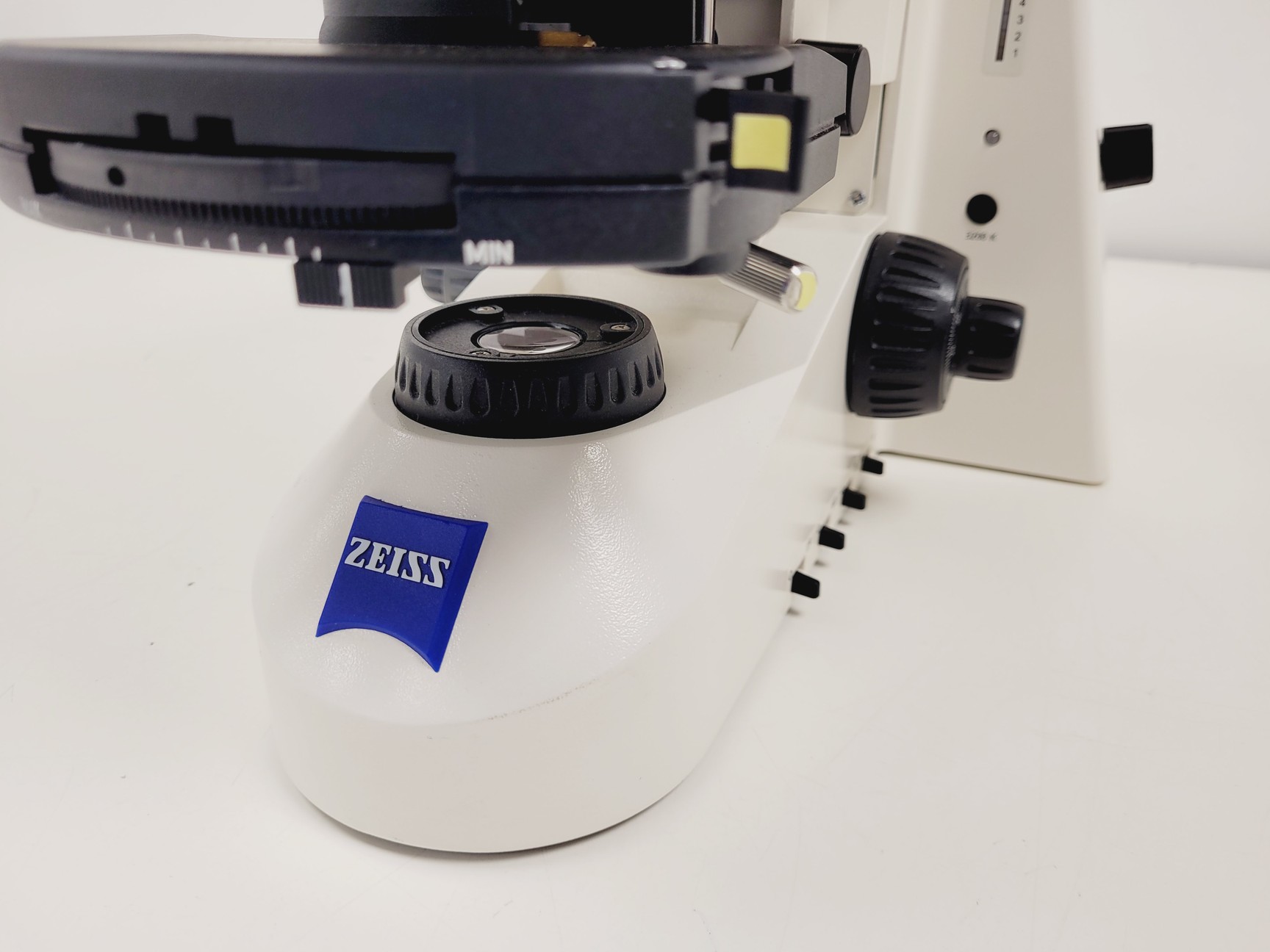 Image of Zeiss AxioSkop 2  Microscope w/ 3 x Objectives 20/40/100x Lab