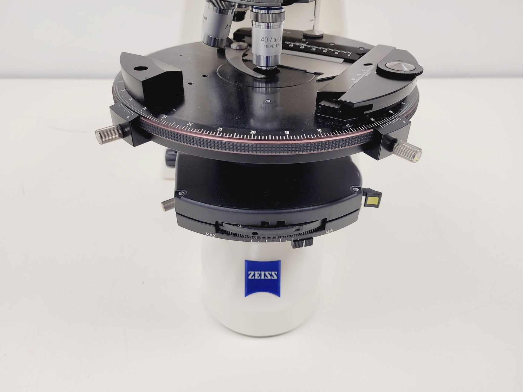 Image of Zeiss AxioSkop 2  Microscope w/ 3 x Objectives 20/40/100x Lab