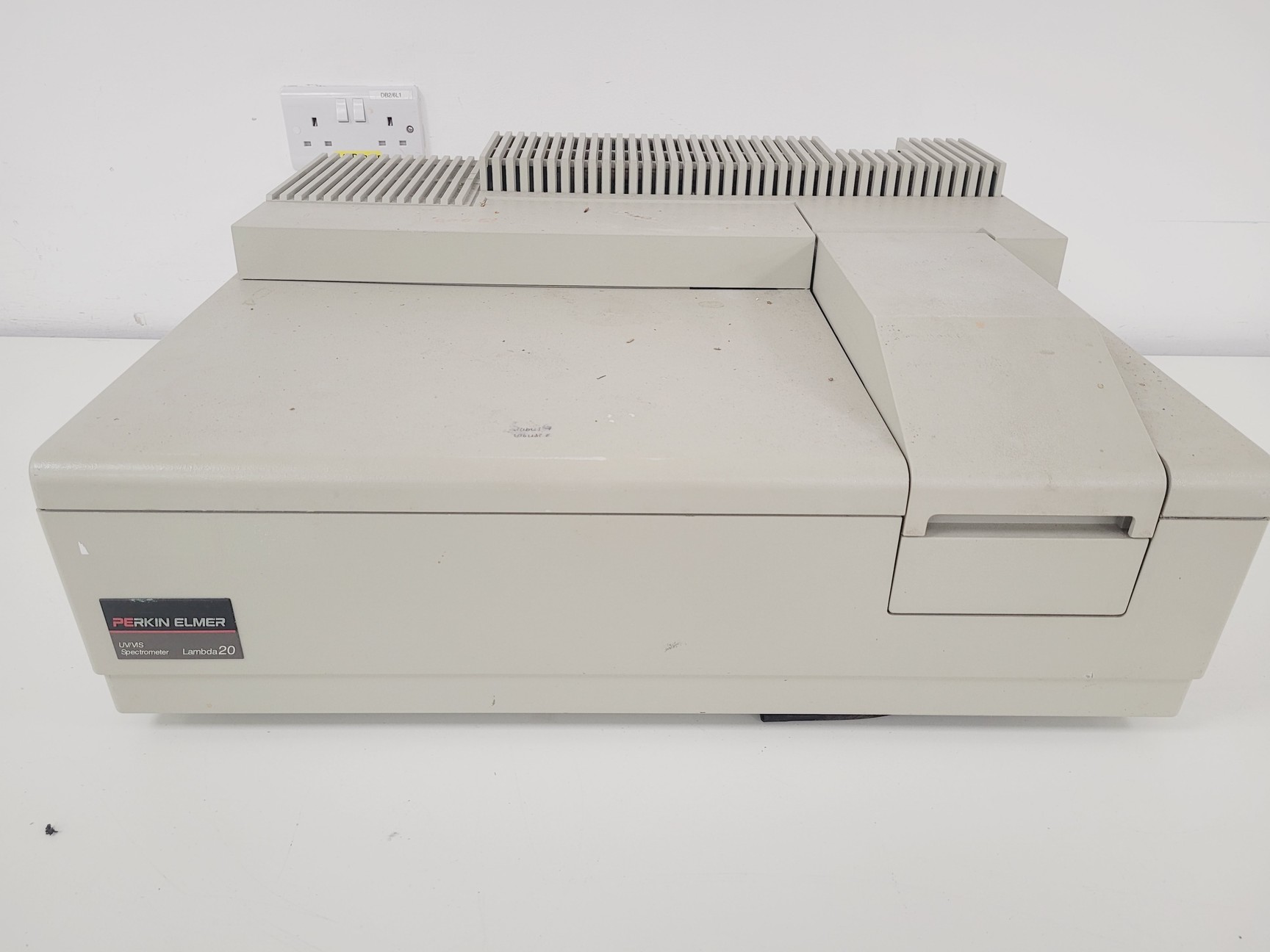 Image of Perkin Elmer Lambda 20 UV/Vis Spectrometer Lab