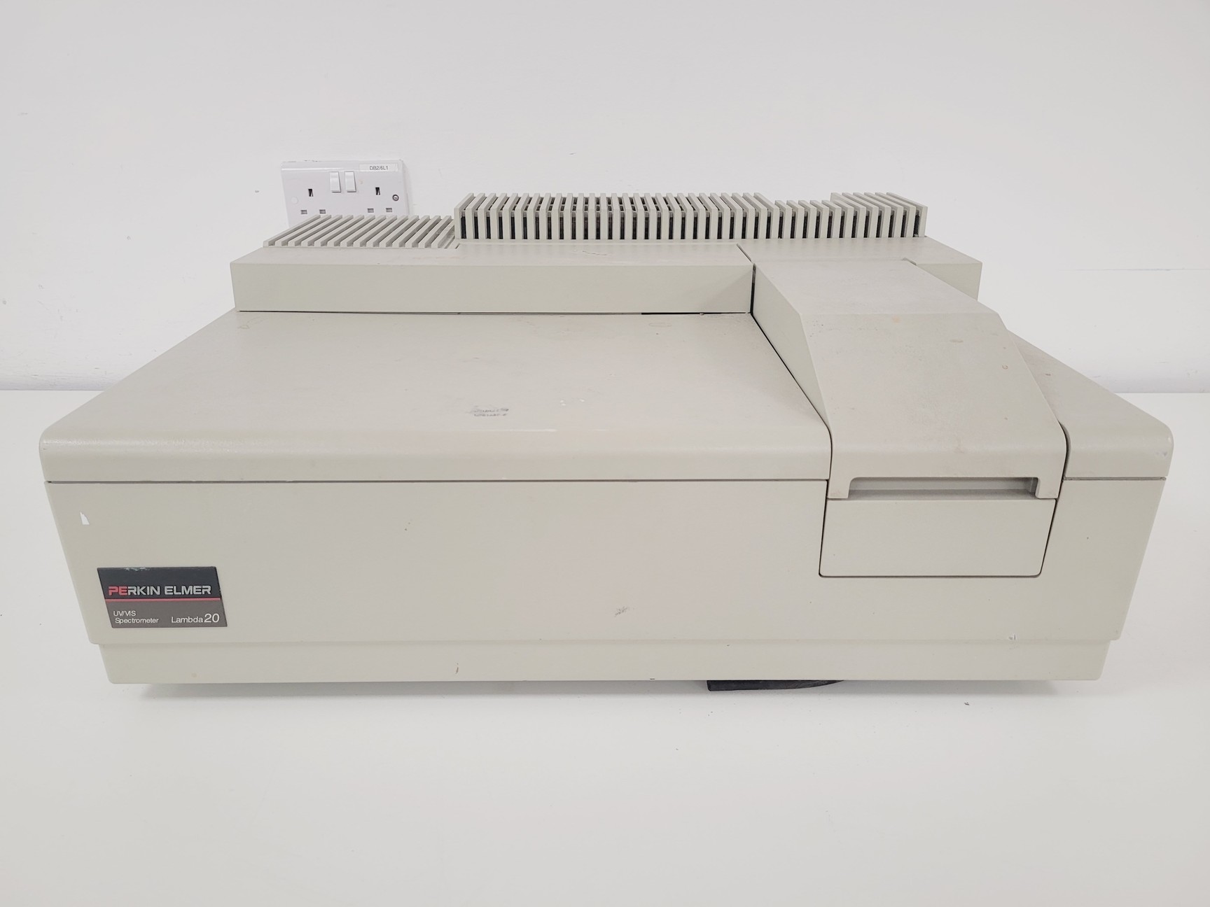 Image of Perkin Elmer Lambda 20 UV/Vis Spectrometer Lab