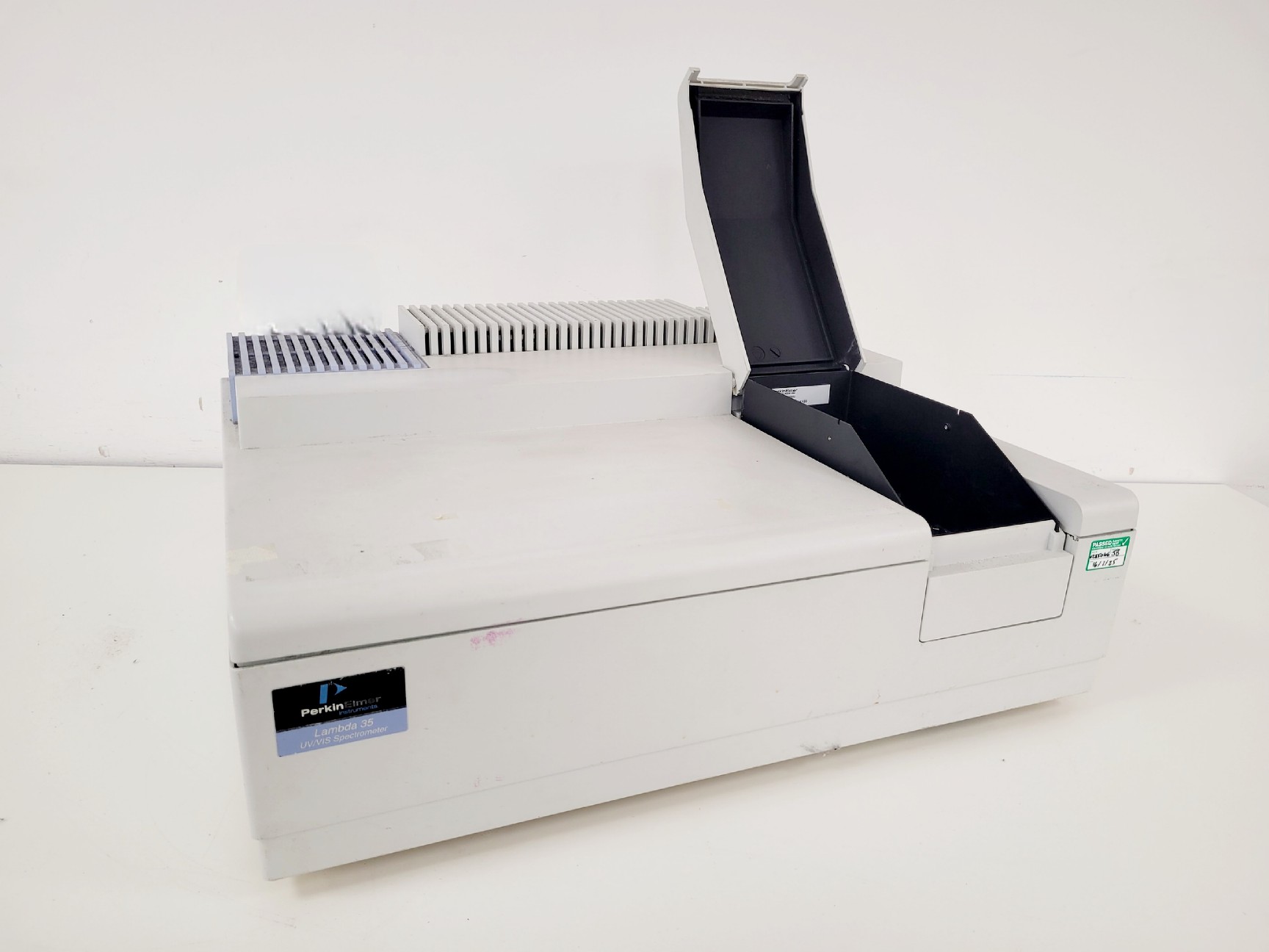 Image of Perkin Elmer Lambda 35 UV/Vis Spectrophotometer Lab