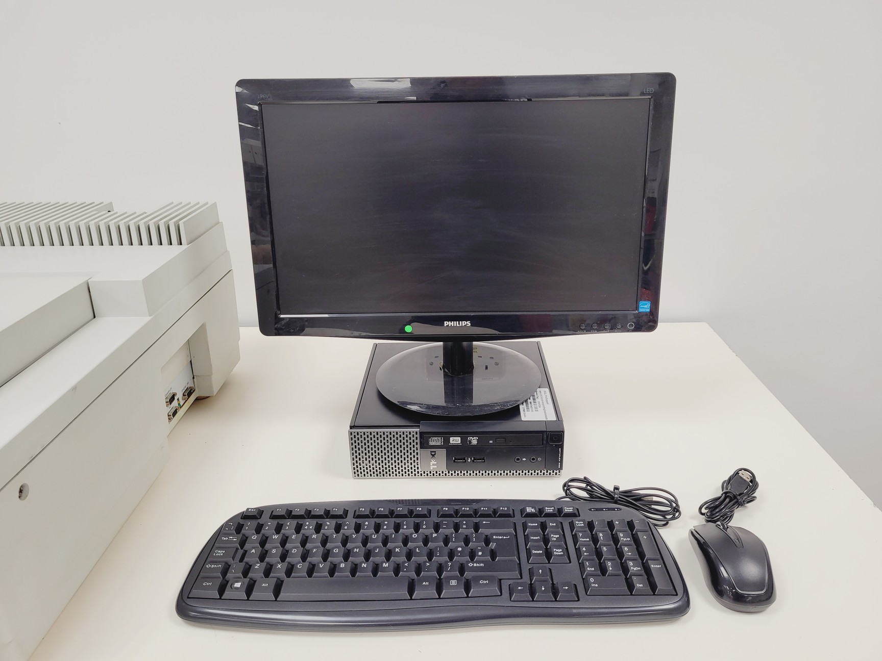 Image of Perkin Elmer Lambda 35 UV/Vis Spectrophotometer System Lab