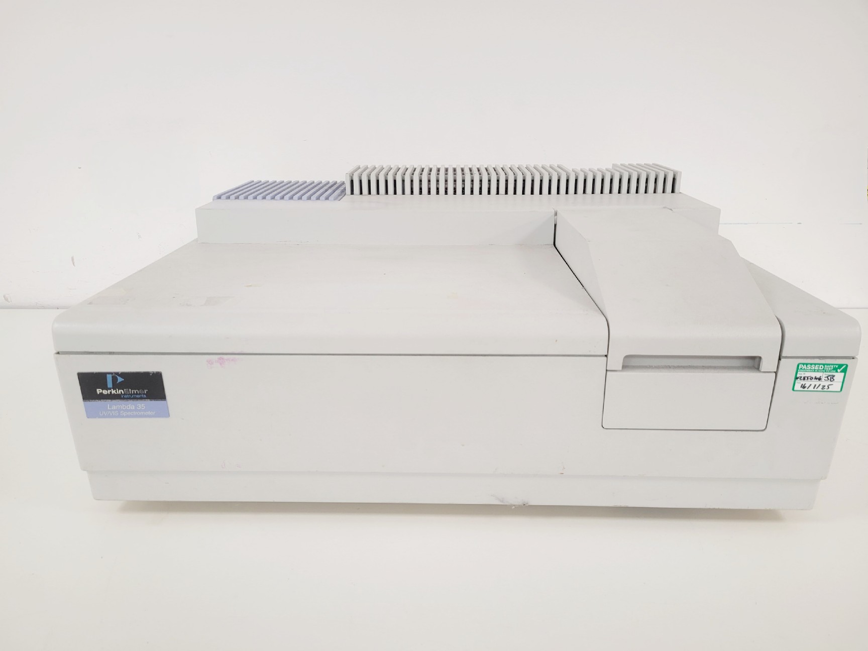 Image of Perkin Elmer Lambda 35 UV/Vis Spectrophotometer Lab