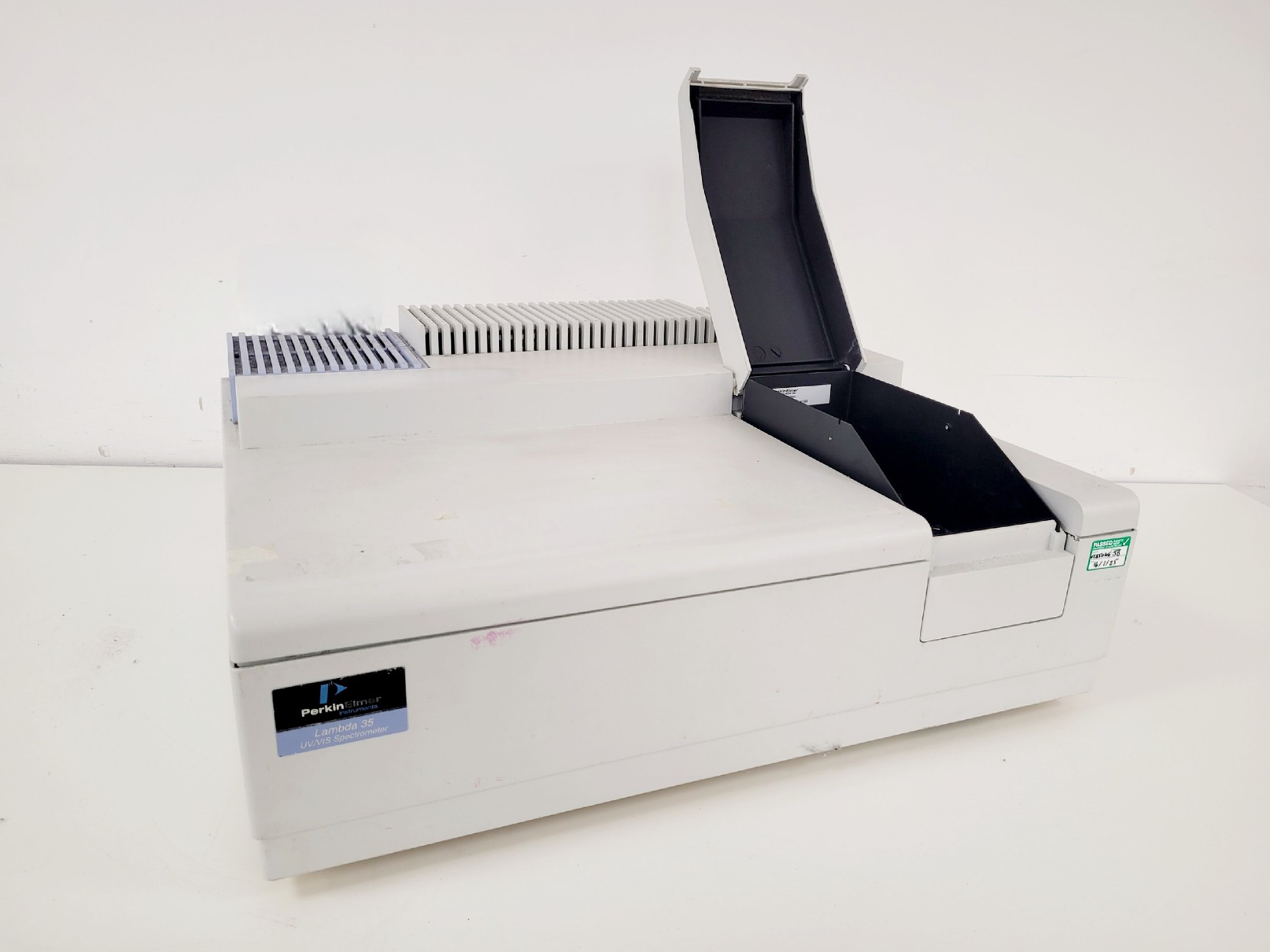 Image of Perkin Elmer Lambda 35 UV/Vis Spectrophotometer System Lab