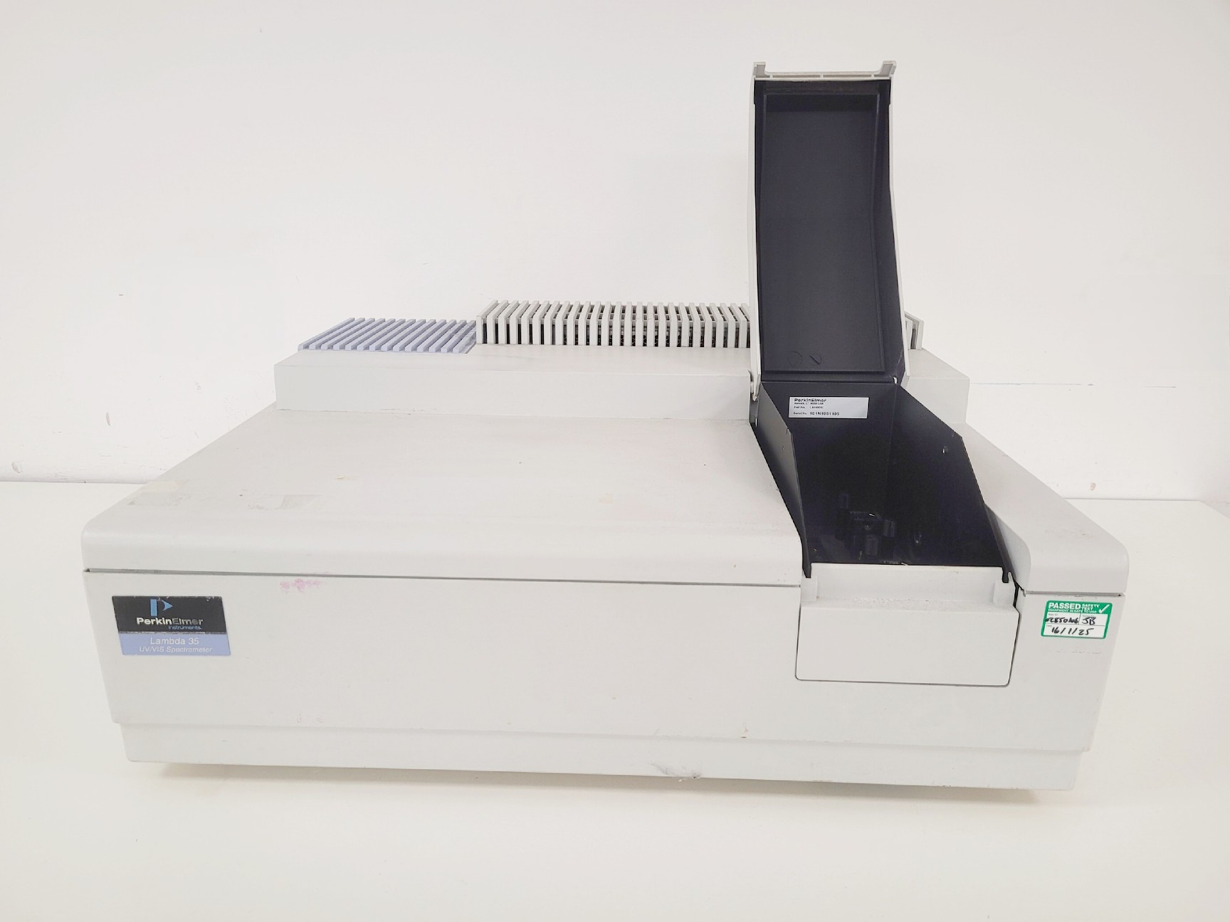 Image of Perkin Elmer Lambda 35 UV/Vis Spectrophotometer System Lab