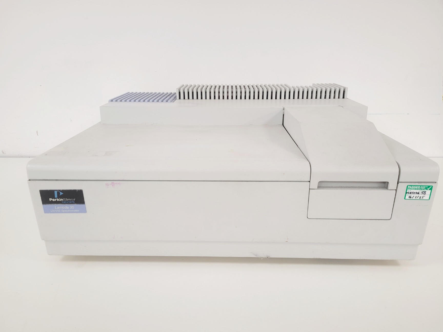 Image of Perkin Elmer Lambda 35 UV/Vis Spectrophotometer System Lab