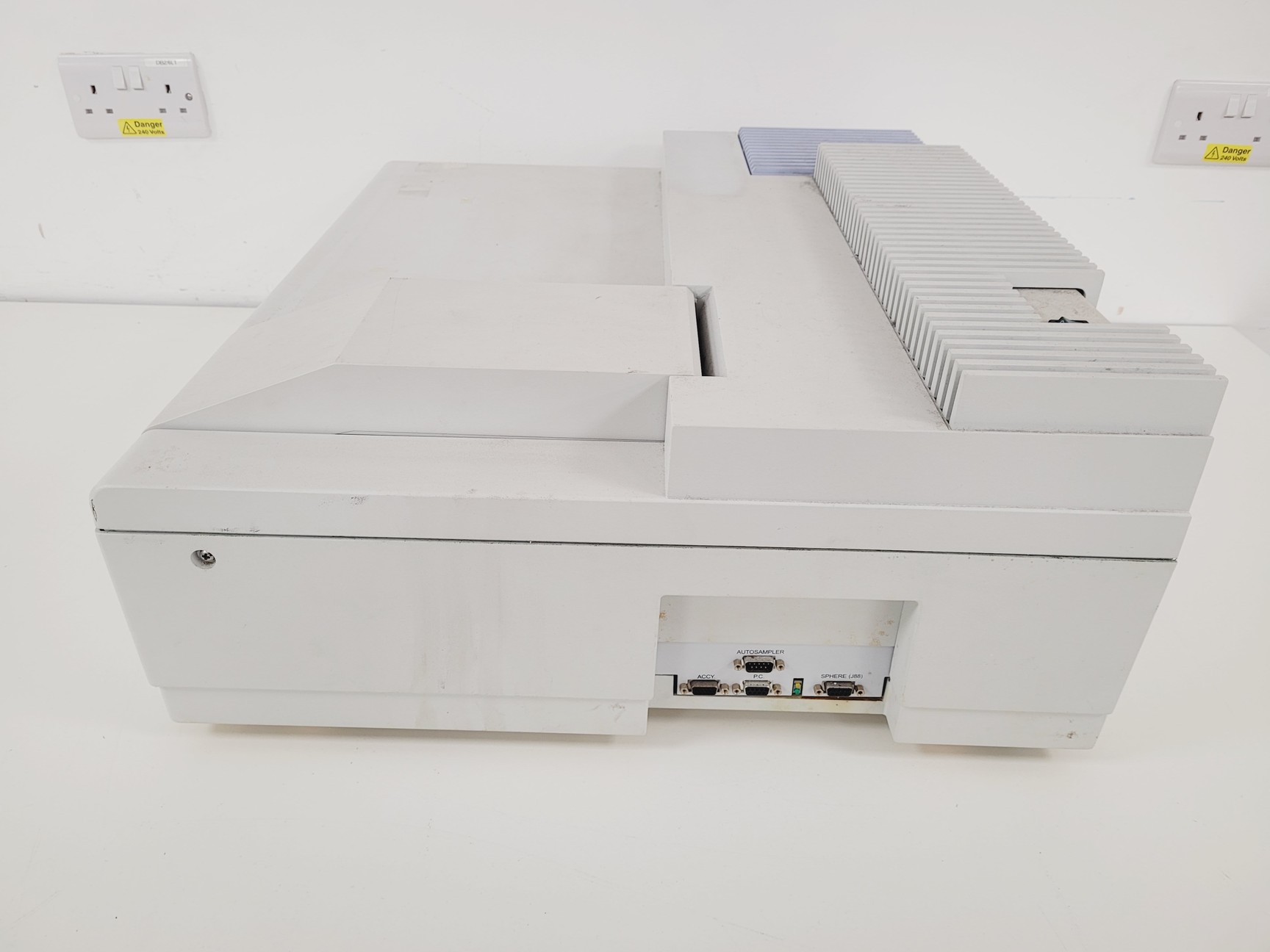 Image of Perkin Elmer Lambda 35 UV/Vis Spectrophotometer System Lab