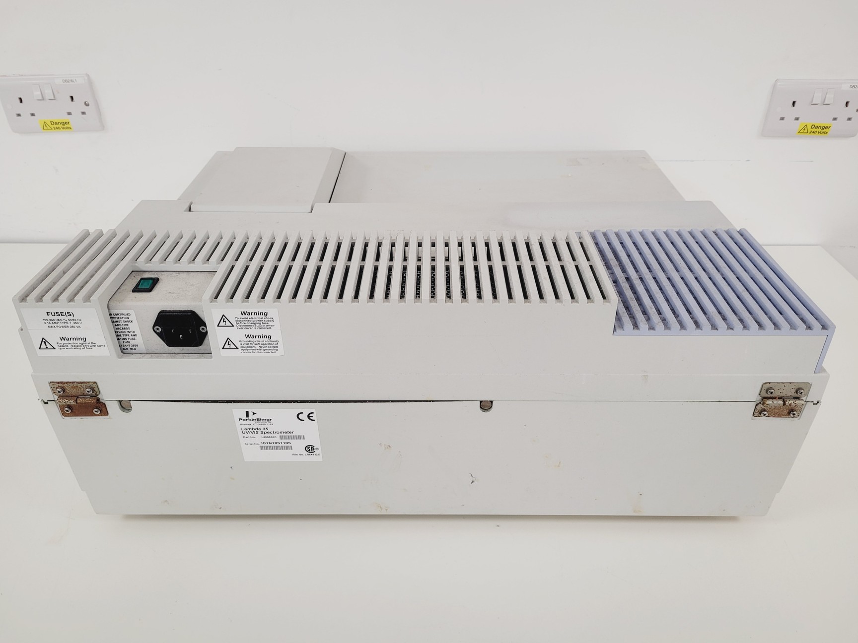 Image of Perkin Elmer Lambda 35 UV/Vis Spectrophotometer System Lab