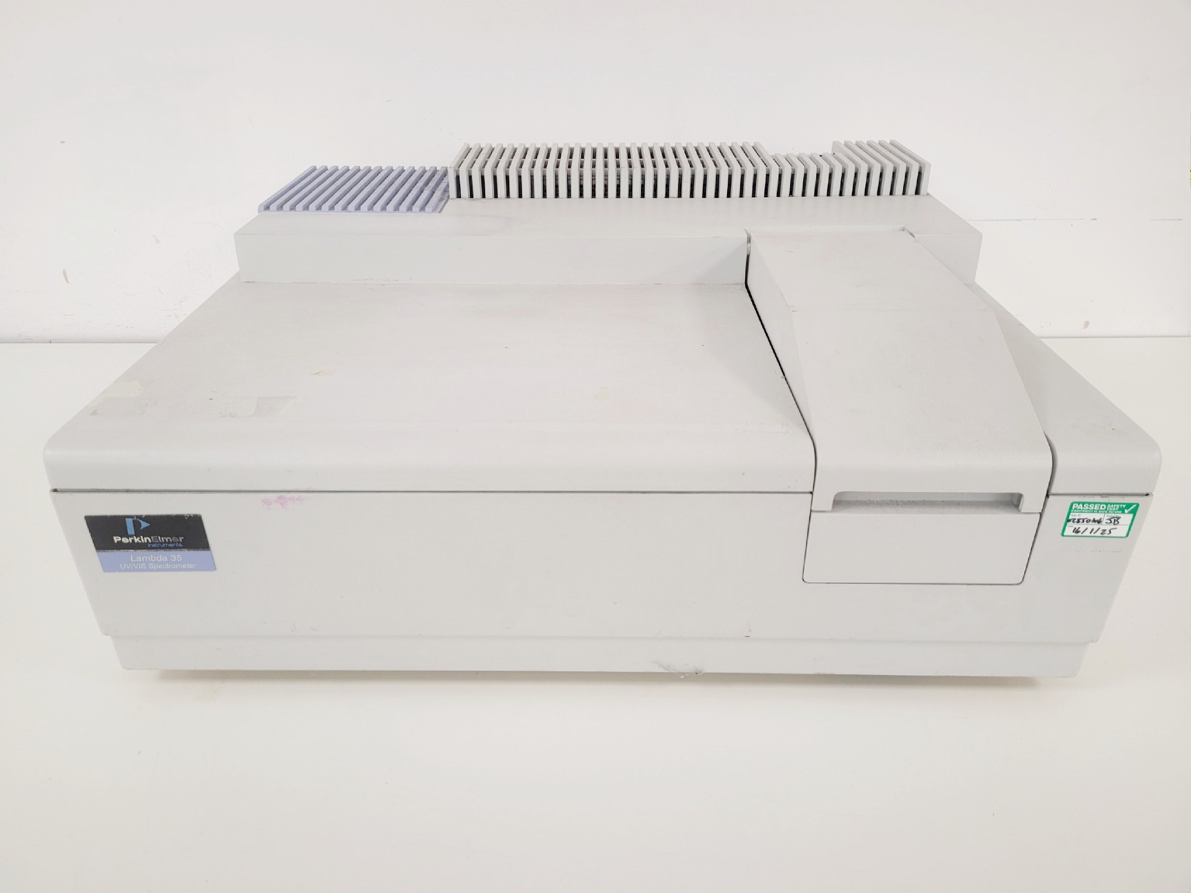 Image of Perkin Elmer Lambda 35 UV/Vis Spectrophotometer System Lab