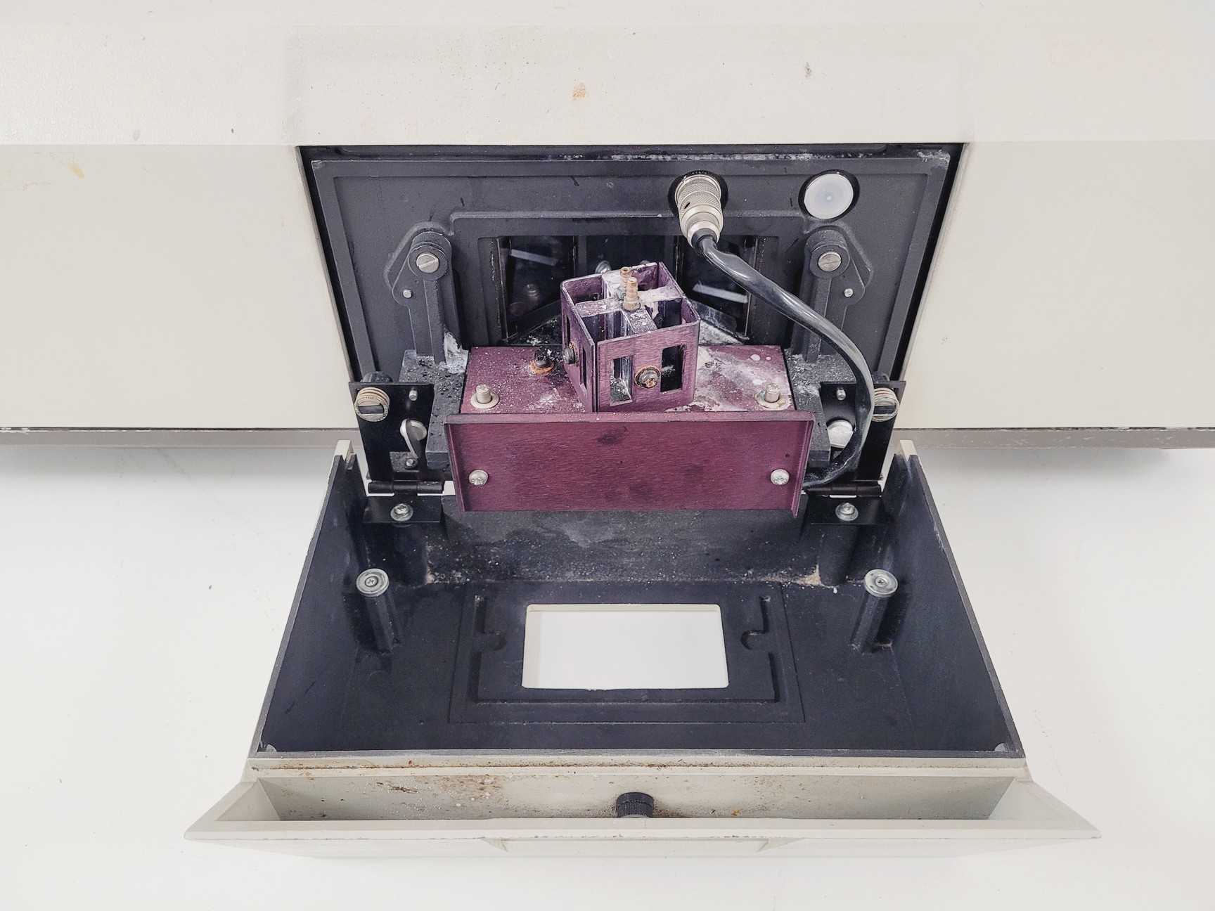 Image of Perkin Elmer Spectrometer LS 50 B Lab