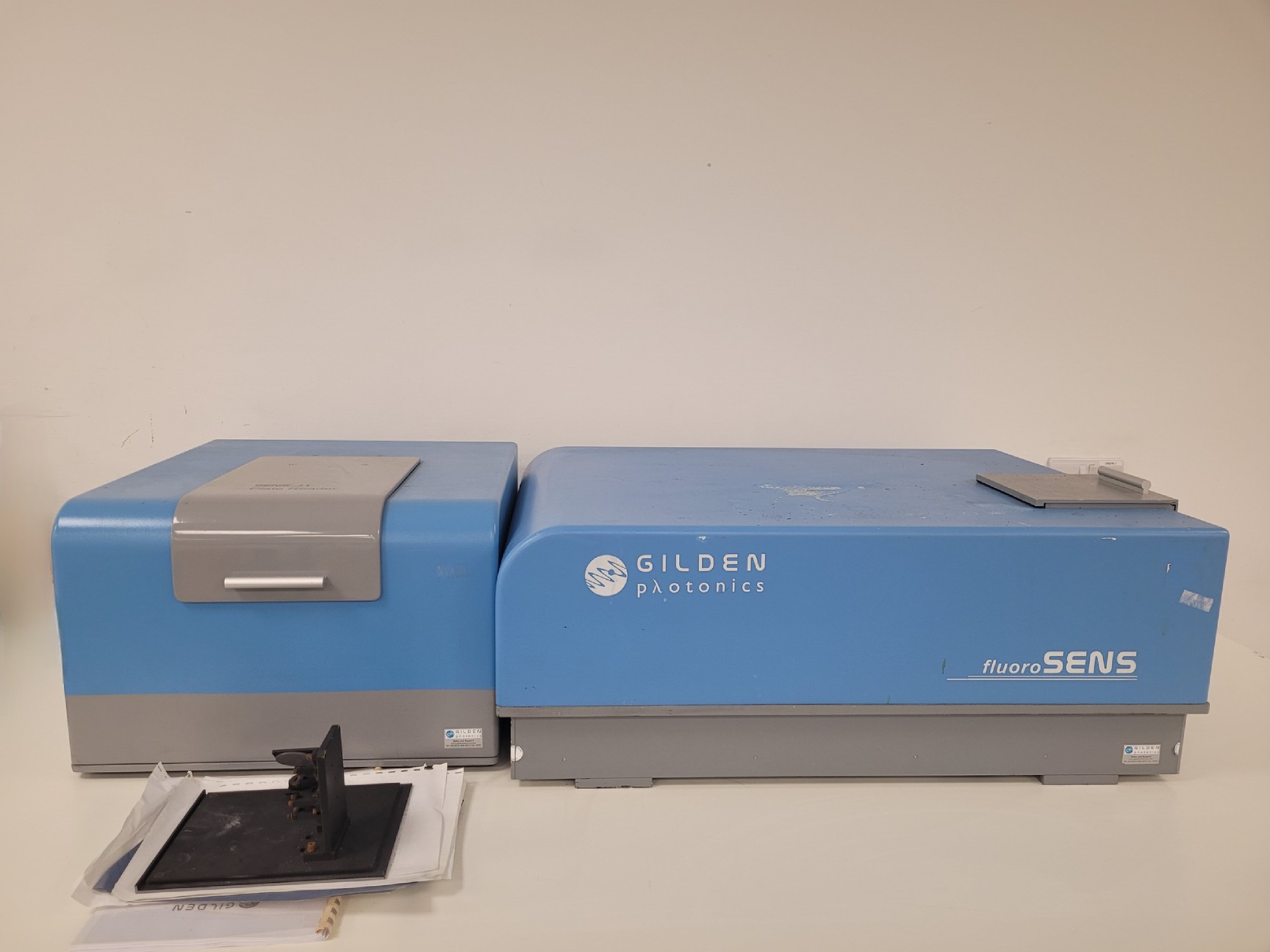 Image of Gilden Photonics fluoroSENS Fluorimeter w/ Sens-J1 Microplate Reader Lab