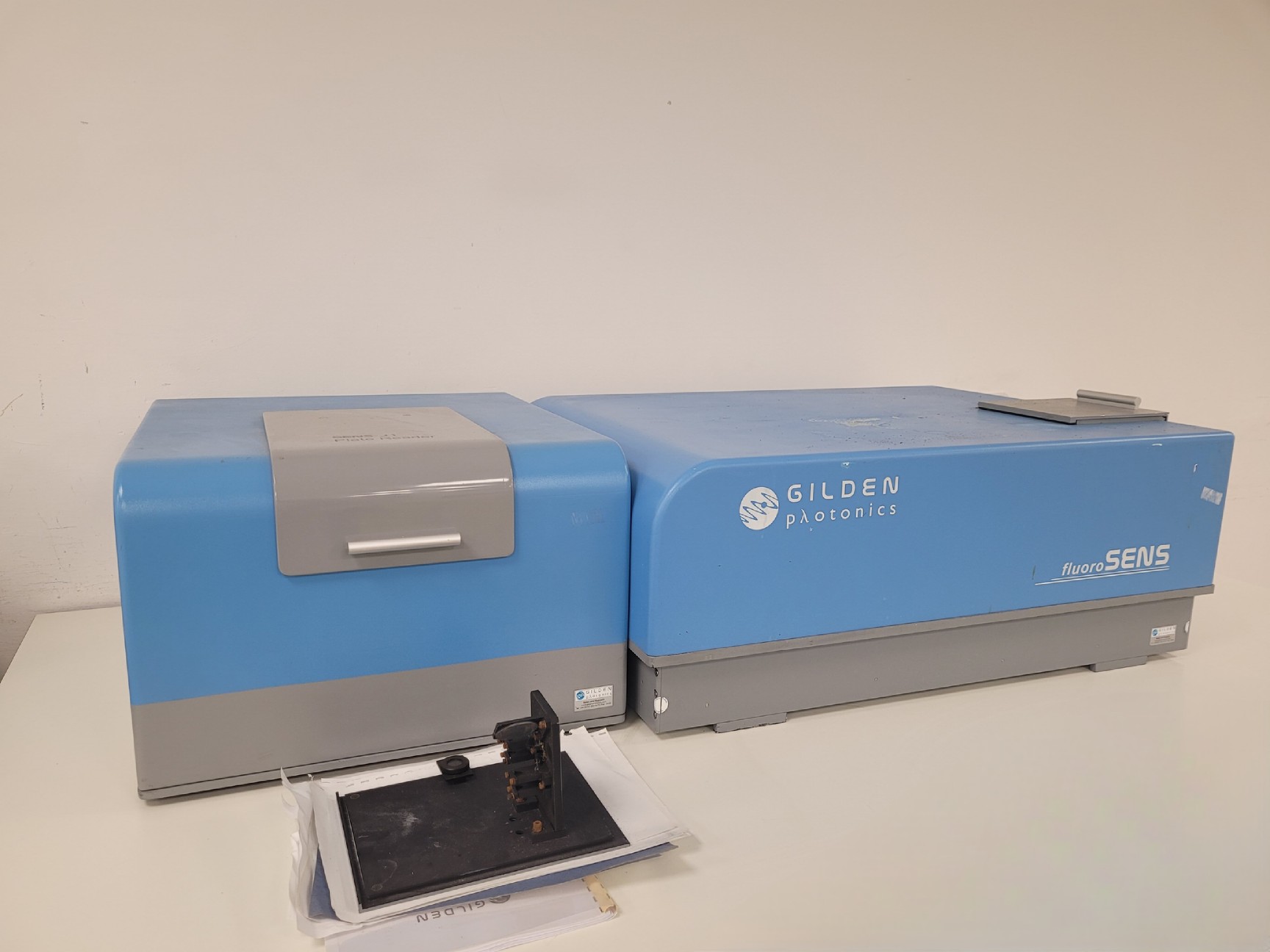 Image of Gilden Photonics fluoroSENS Fluorimeter w/ Sens-J1 Microplate Reader Lab