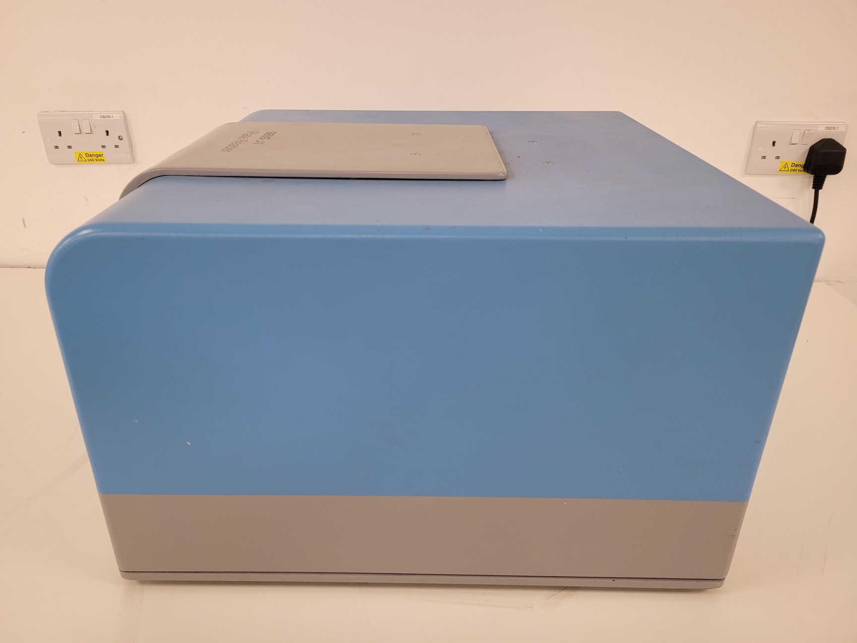 Image of Gilden Photonics fluoroSENS Fluorimeter w/ Sens-J1 Microplate Reader Lab