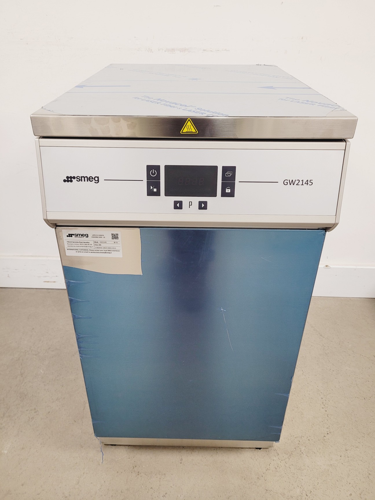 Image of Smeg Glass Washer Model GW2145 - Brand New Lab