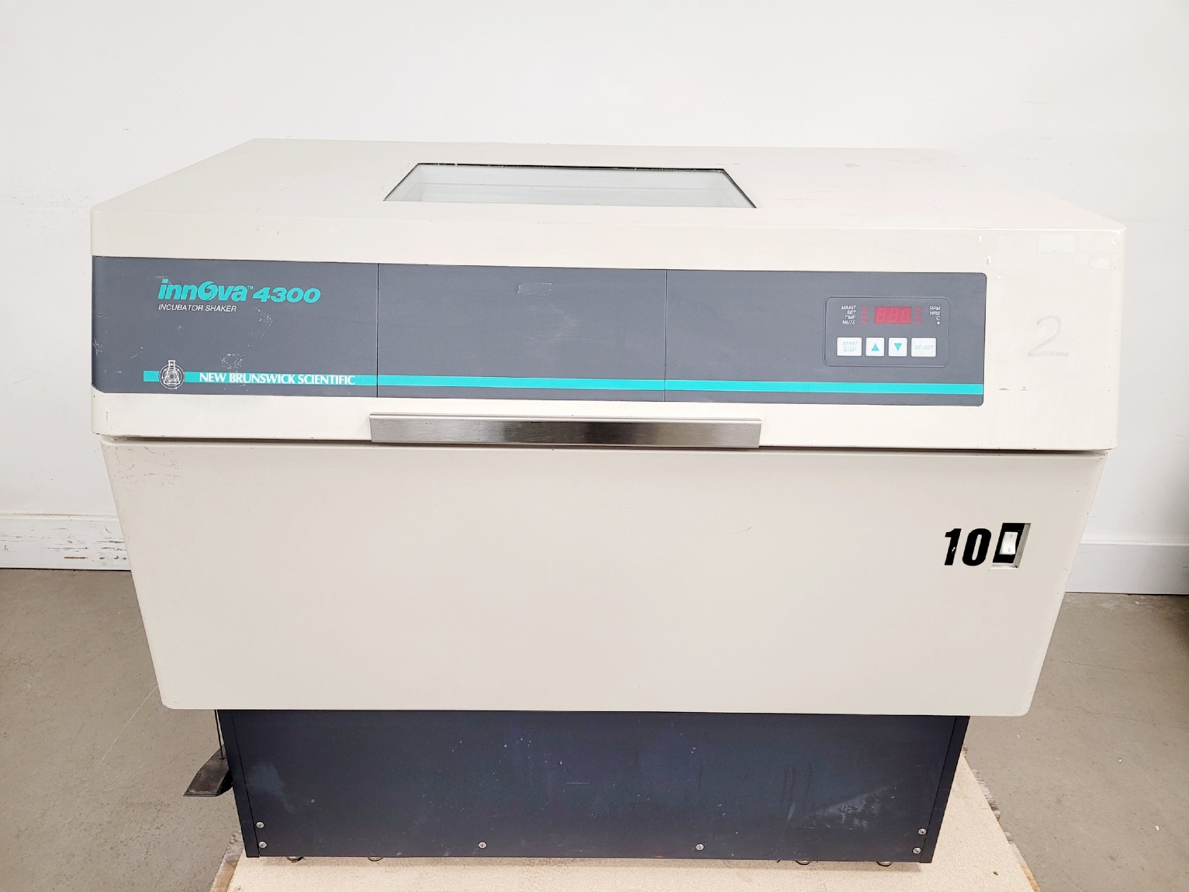 Image of New Brunswick Innova 4300 Incubator Shaker Lab