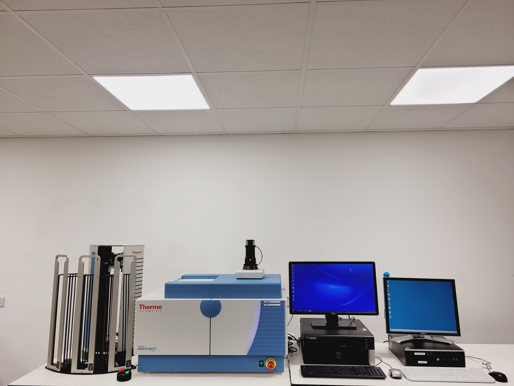 Image of Thermo Scientific Cellomics Arrayscan VTI HCS Reader w/ Software & RS Stacker