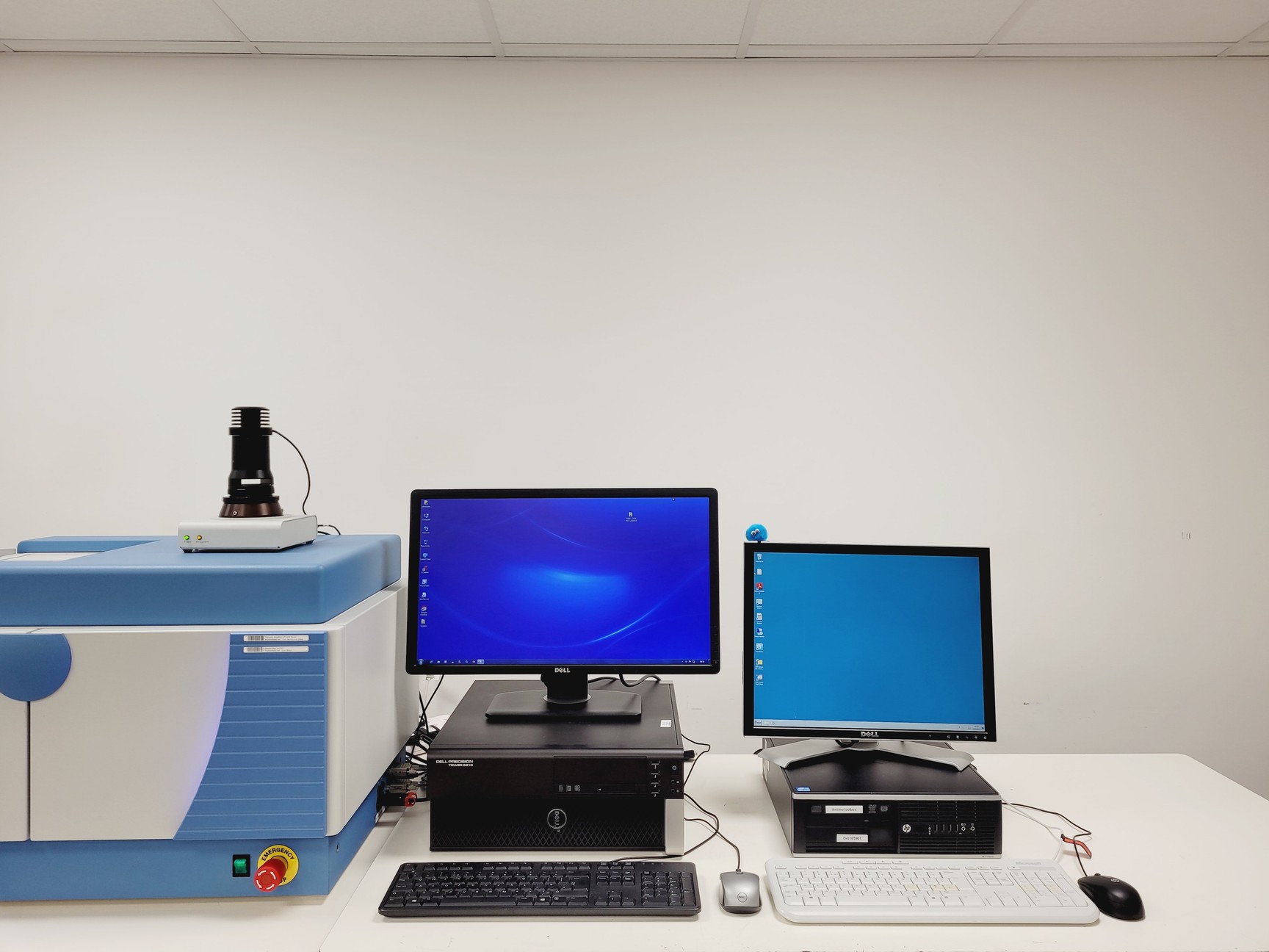 Image of Thermo Scientific Cellomics Arrayscan VTI HCS Reader w/ Software & RS Stacker 