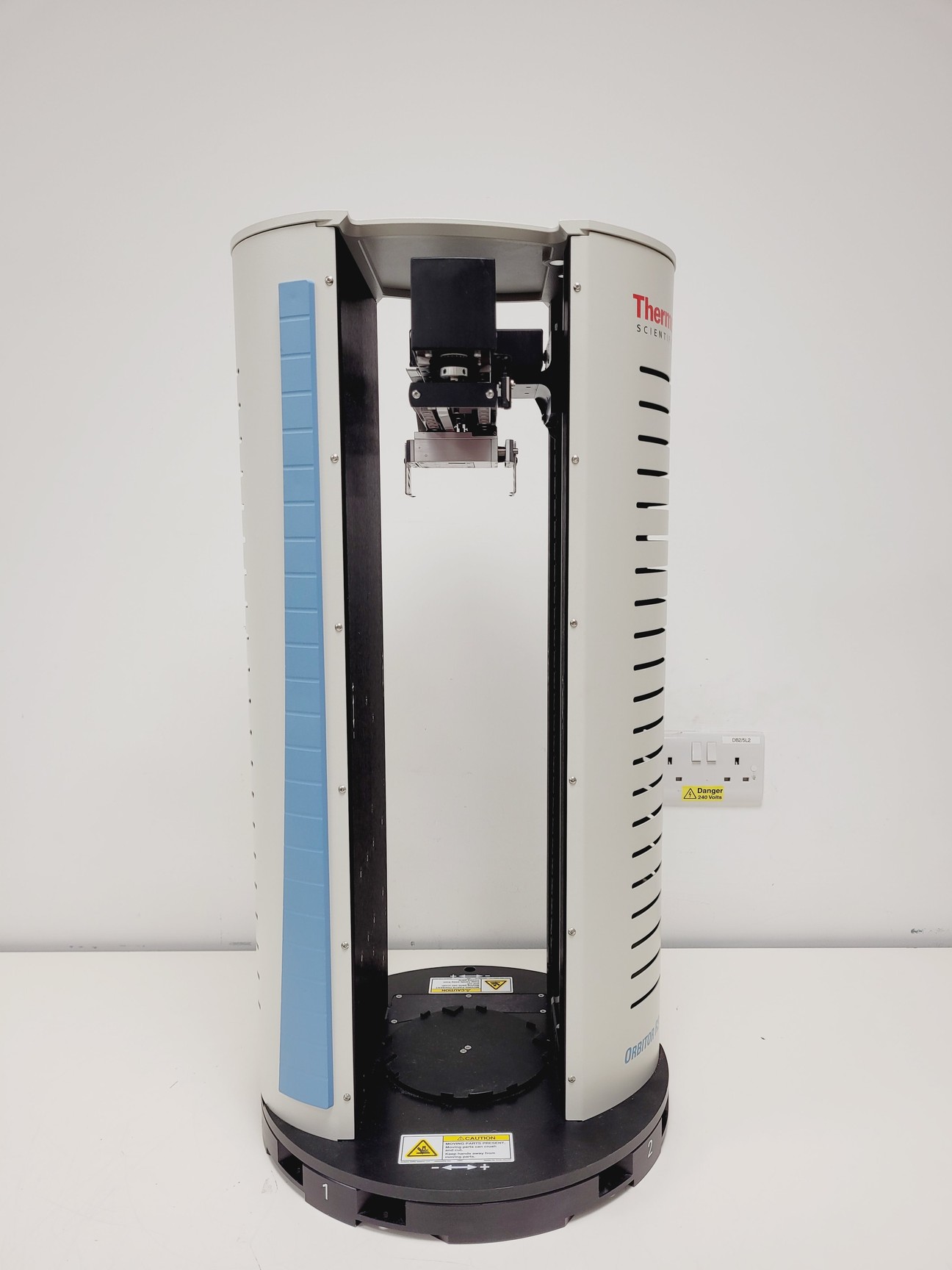 Image of Thermo Scientific Cellomics Arrayscan VTI HCS Reader w/ Software & RS Stacker 