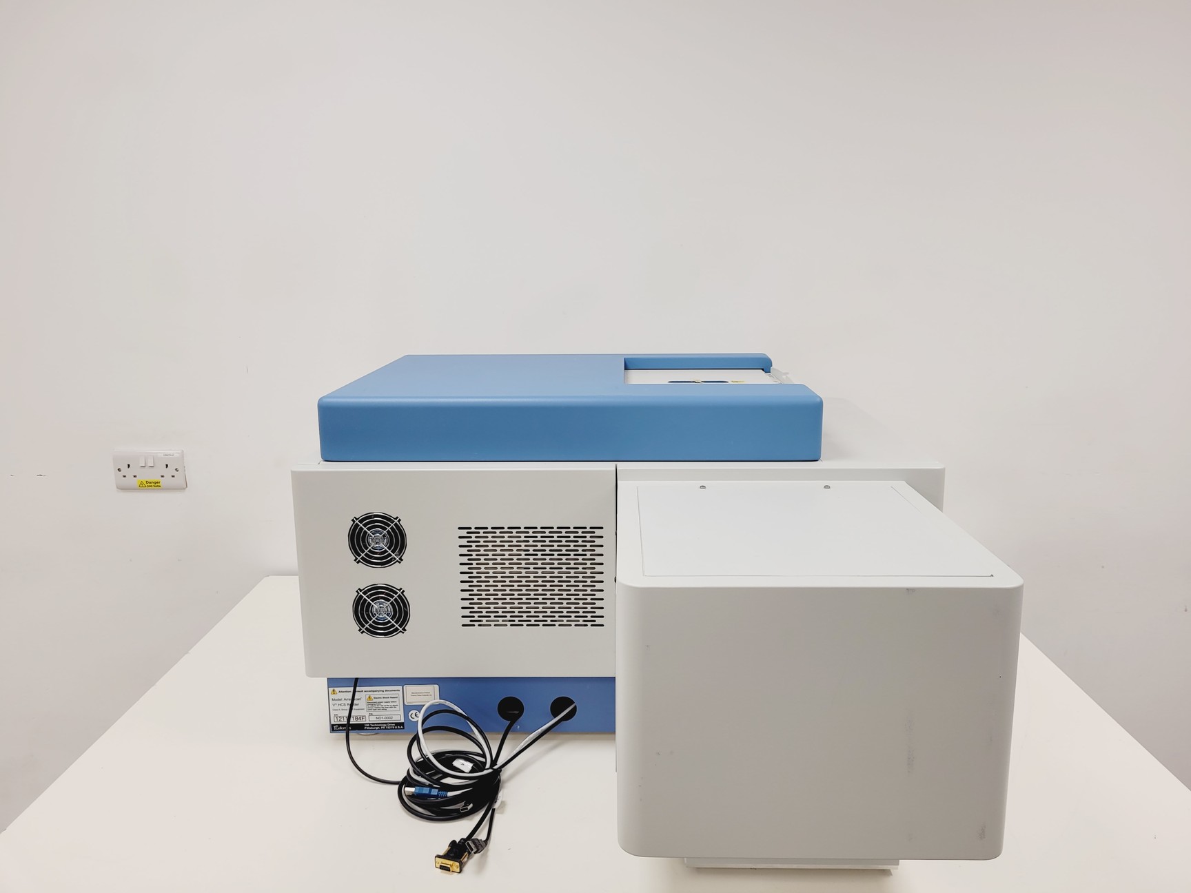 Image of Thermo Scientific Cellomics Arrayscan VTI HCS Reader w/ Software & RS Stacker