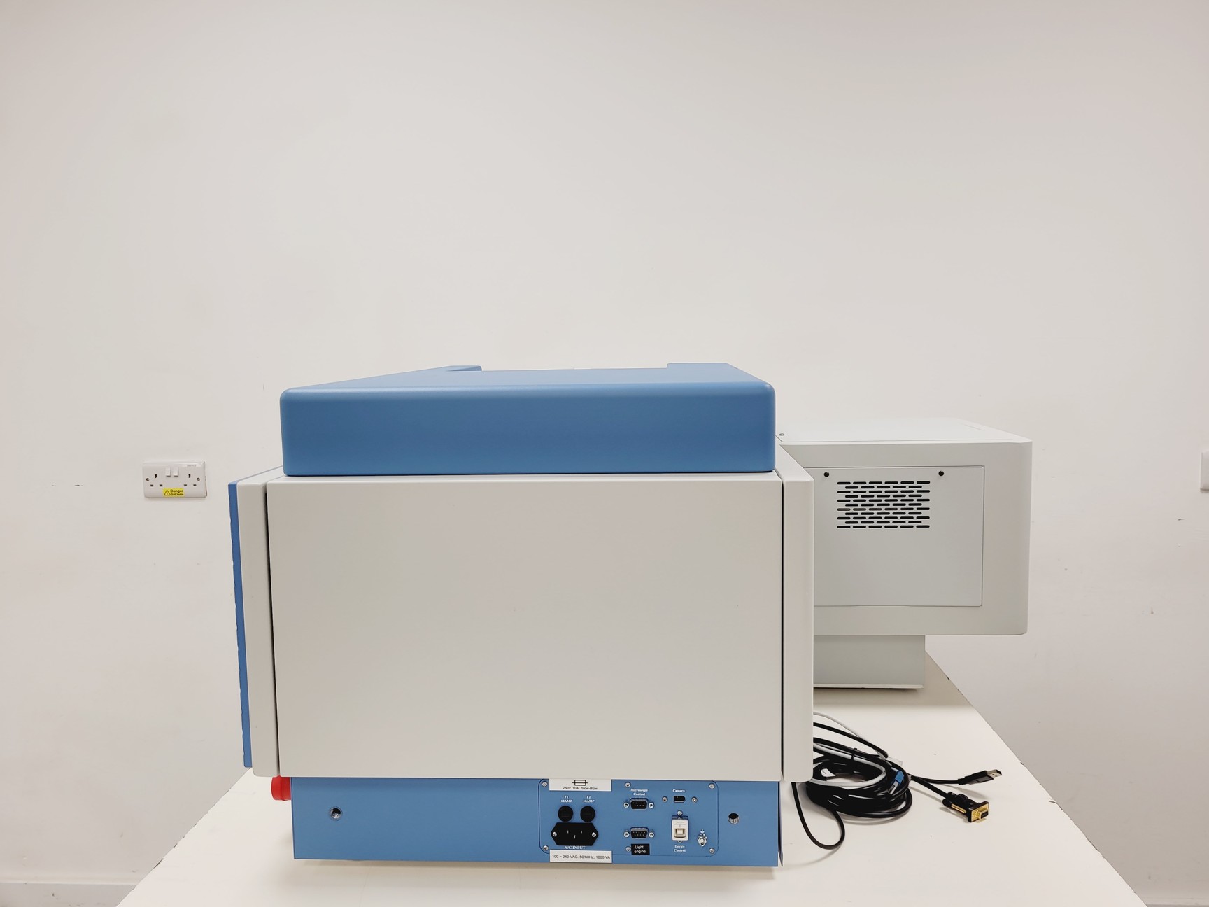 Image of Thermo Scientific Cellomics Arrayscan VTI HCS Reader w/ Software & RS Stacker
