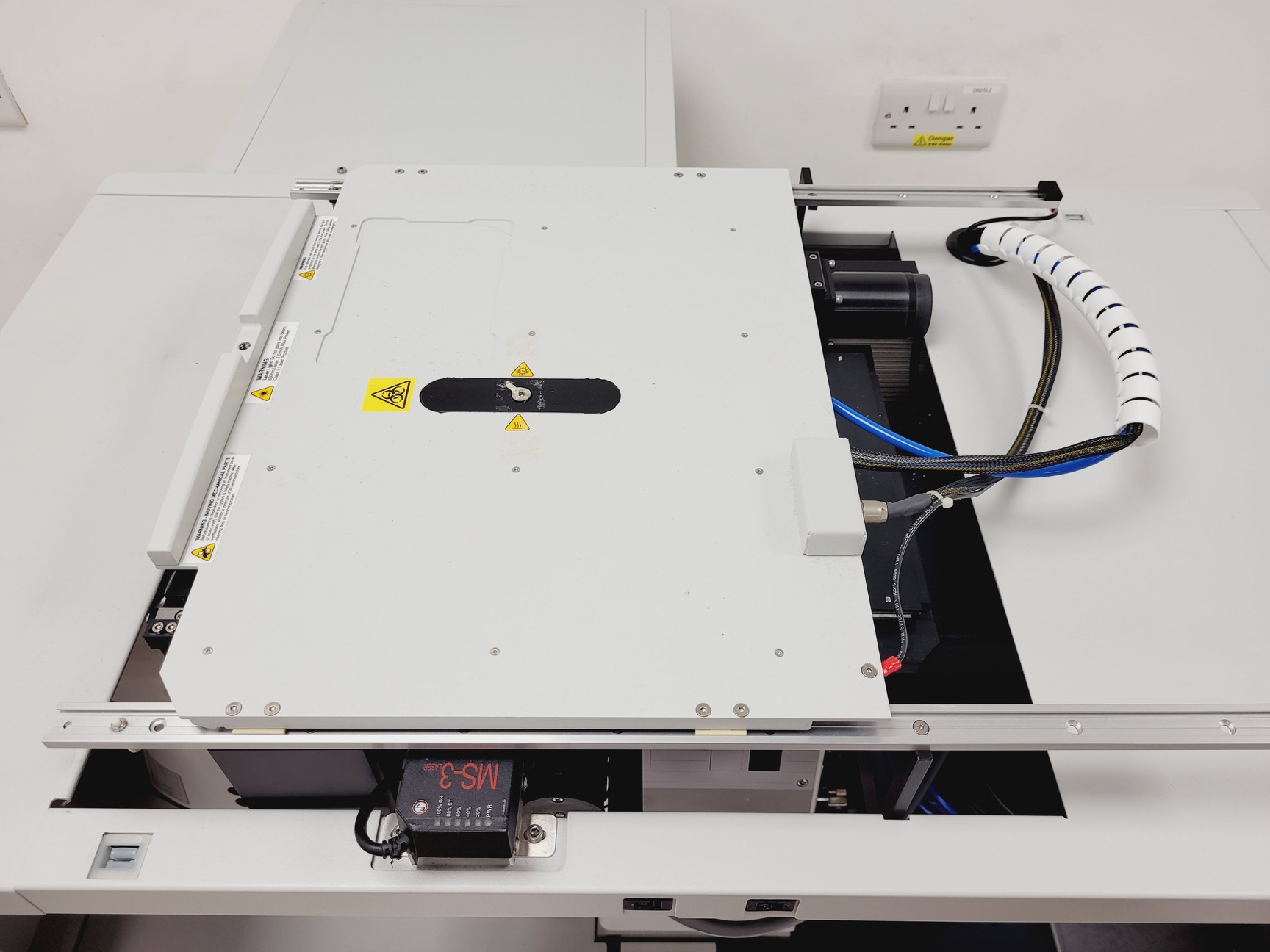 Image of Thermo Scientific Cellomics Arrayscan VTI HCS Reader w/ Software & RS Stacker 