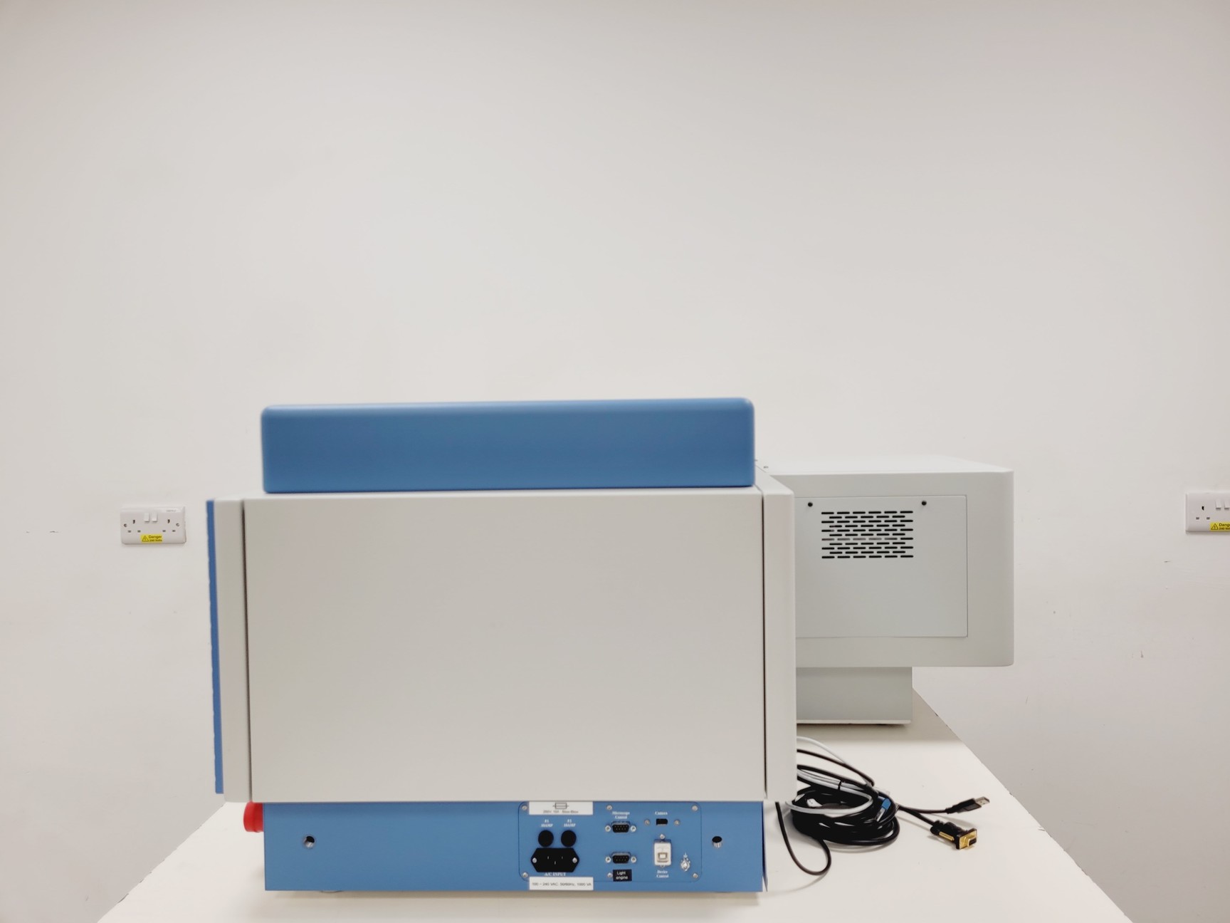 Image of Thermo Scientific Cellomics Arrayscan VTI HCS Reader w/ Software & RS Stacker
