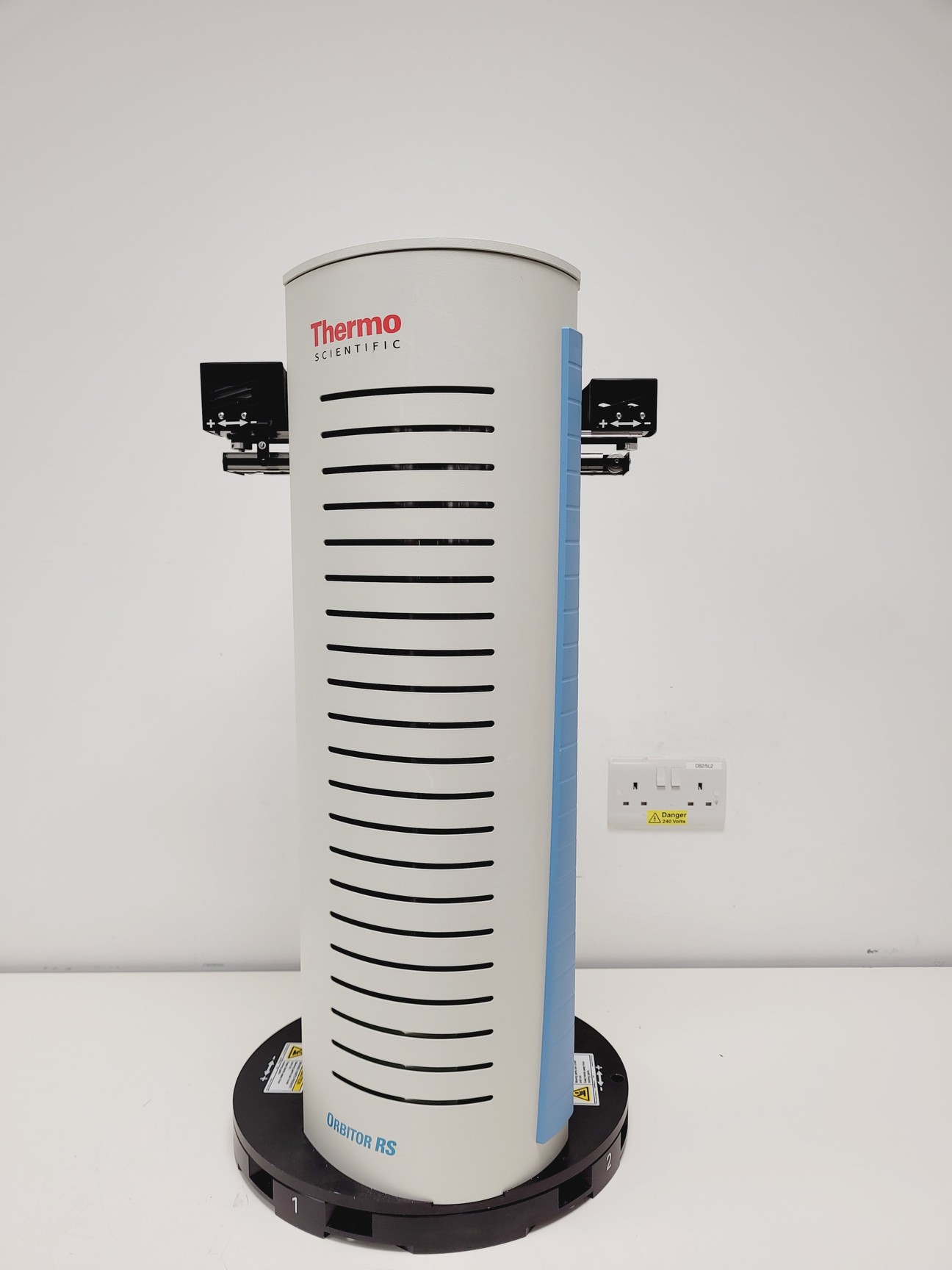 Image of Thermo Scientific Cellomics Arrayscan VTI HCS Reader w/ Software & RS Stacker