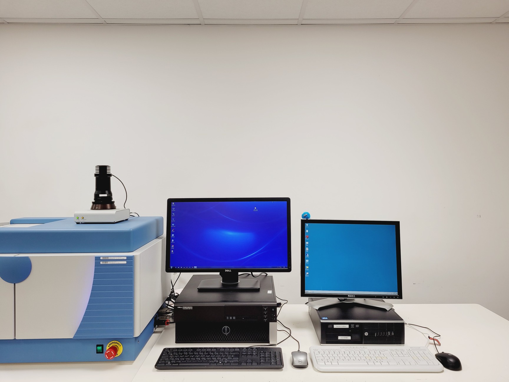 Image of Thermo Scientific Cellomics Arrayscan VTI HCS Reader w/ Software & RS Stacker 