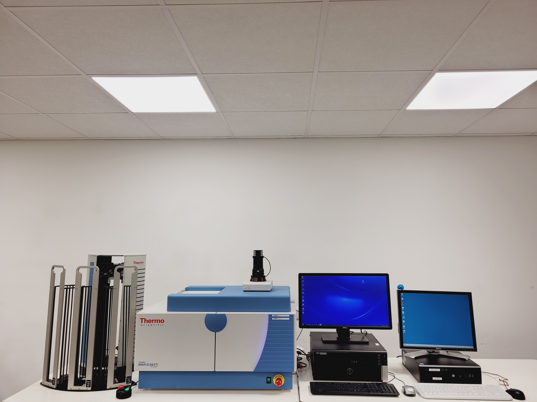 Image of Thermo Scientific Cellomics Arrayscan VTI HCS Reader w/ Software & RS Stacker