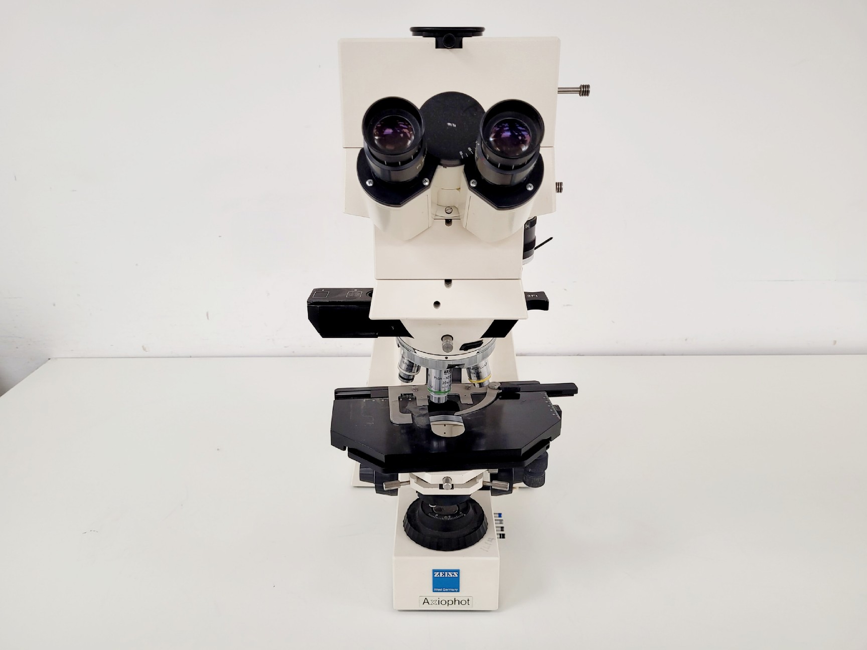 Image of Carl Zeiss Axiophot Microscope Part No. 45 18 87 w/  5 x Zeiss Plan-NEOFLUAR