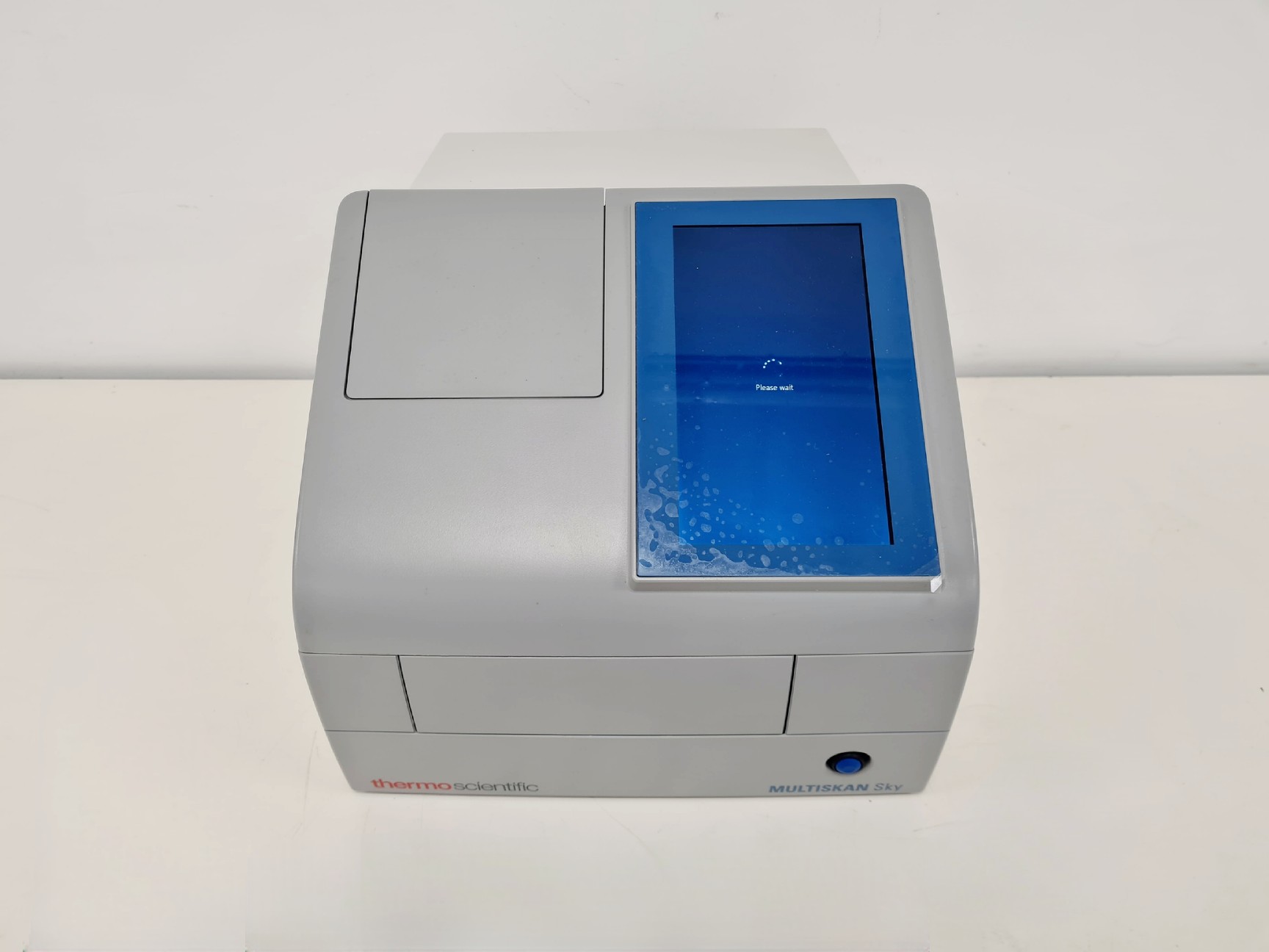Thermo Scientific Multiskan Sky 1530 Touch Microplate Spectrophotometer ...