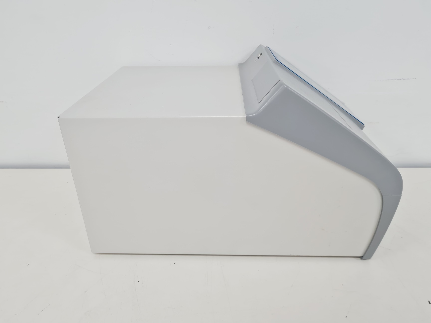 Thermo Scientific Multiskan Sky 1530 Touch Microplate Spectrophotometer ...