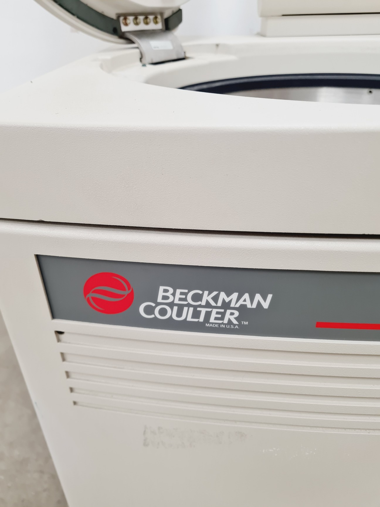 Image of Beckman Coulter Avanti J-20 XP Floor Standing Centrifuge Lab