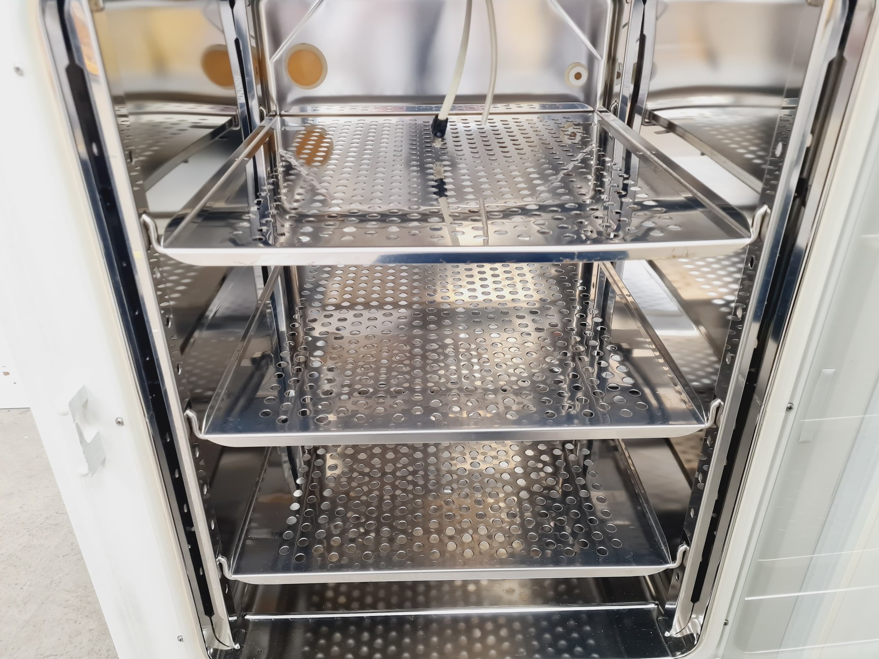 Image of Kendro Heraeus HERAcell 150 CO2 Incubator Spares/Repairs - No IEC Port Lab