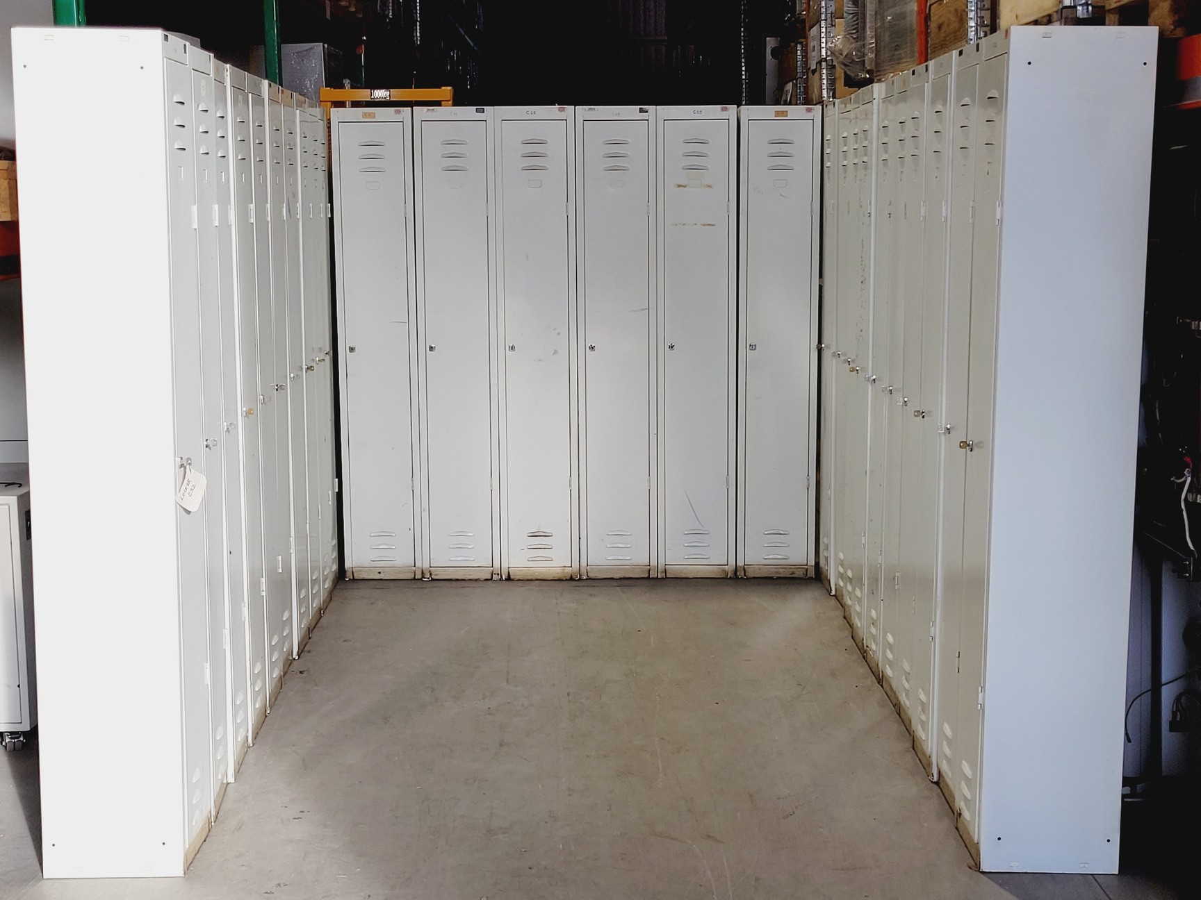 Image of 20 x Metal Lockers with Keys