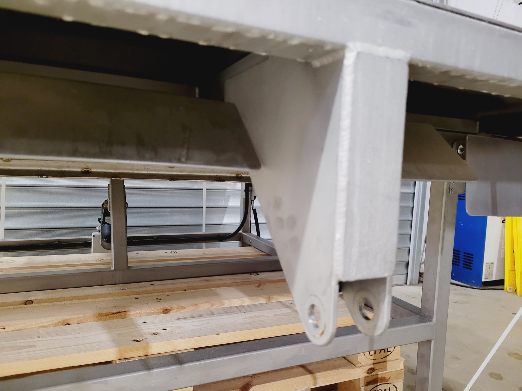 Image of STS Bin Lift System STE01-FFC01-SP-SS Electric & Hydraulic Tipping Station