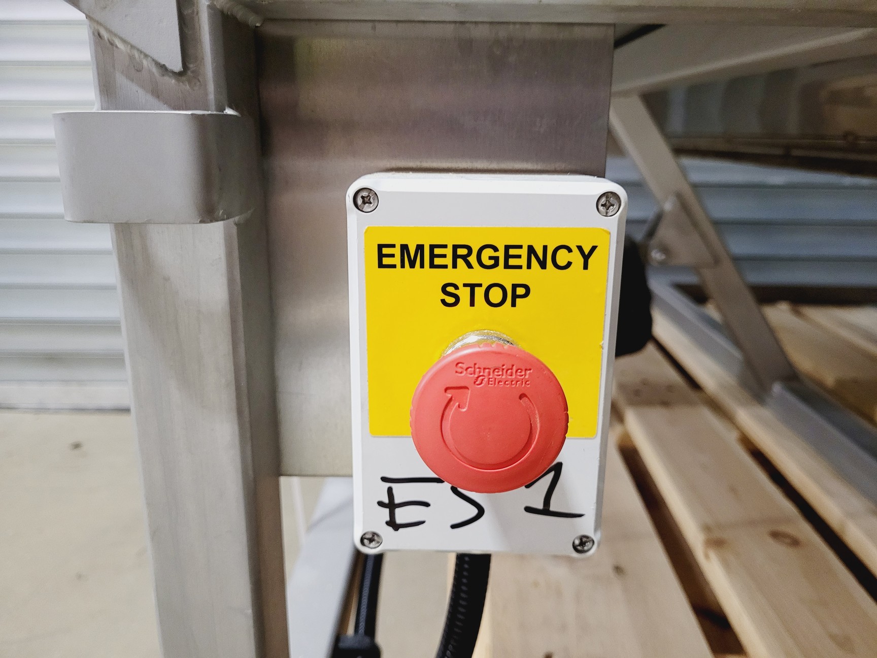 Image of STS Bin Lift System STE01-FFC01-SP-SS Electric & Hydraulic Tipping Station