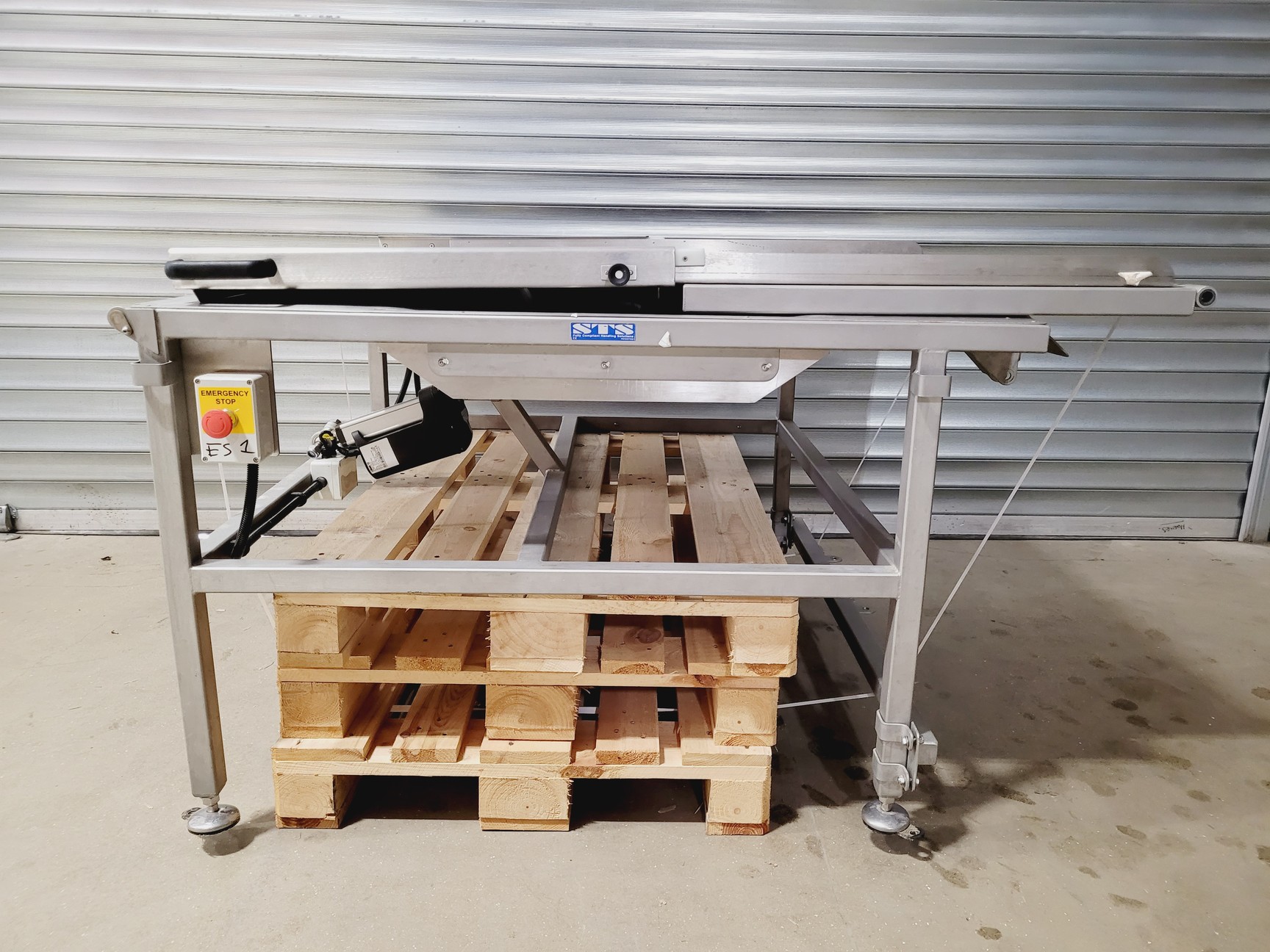 Image of STS Bin Lift System STE01-FFC01-SP-SS Electric & Hydraulic Tipping Station